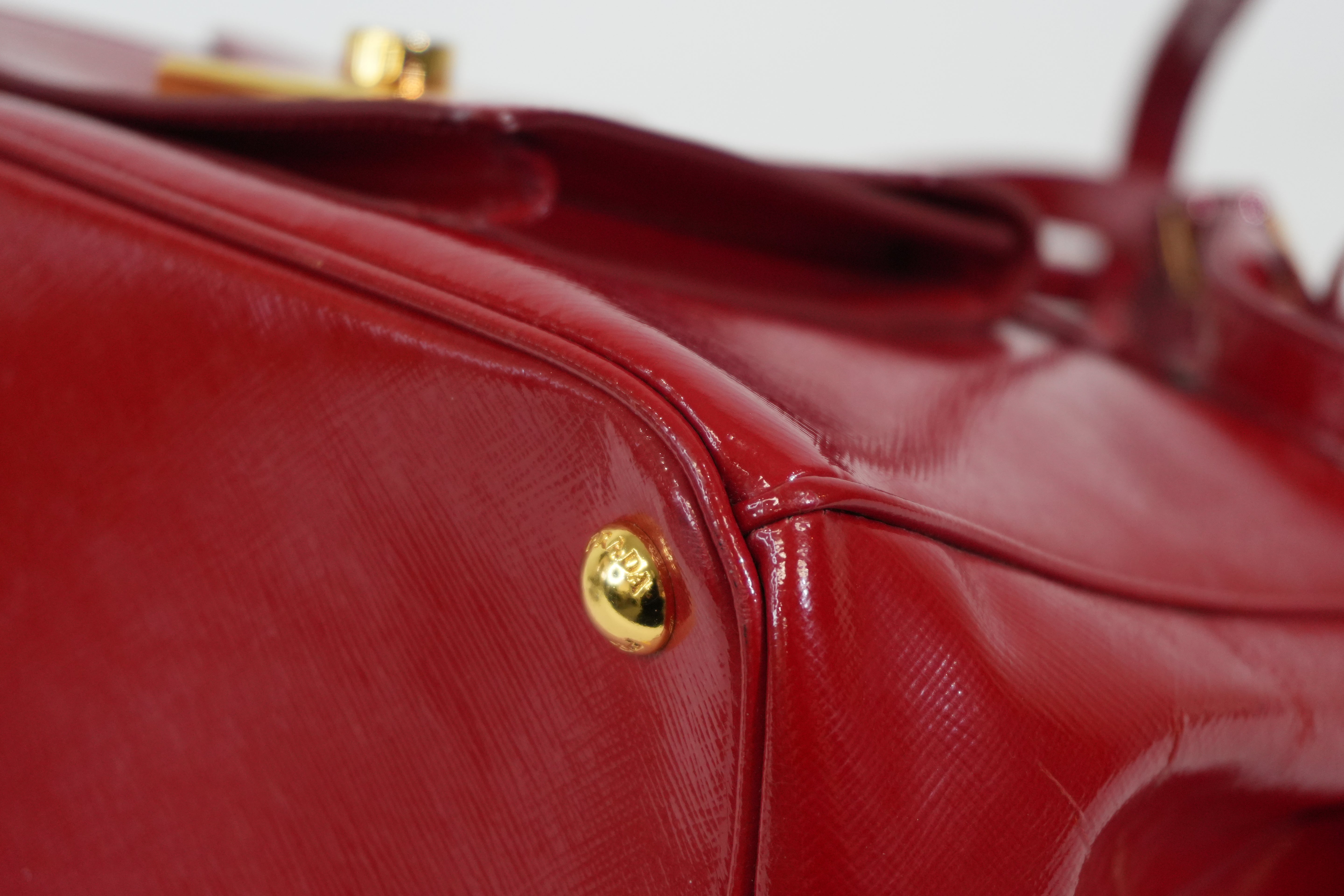 Pre-owned Prada Two Way Saffiano Vernice Galleria Shoulder Bag Red