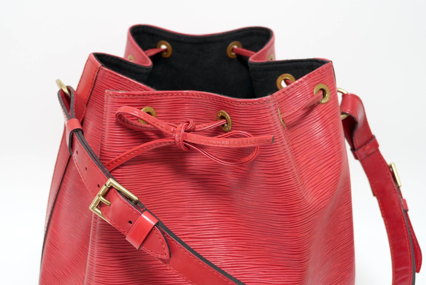 Louis Vuitton Noe GM Epi Red Bucket Shoulder Bag Used