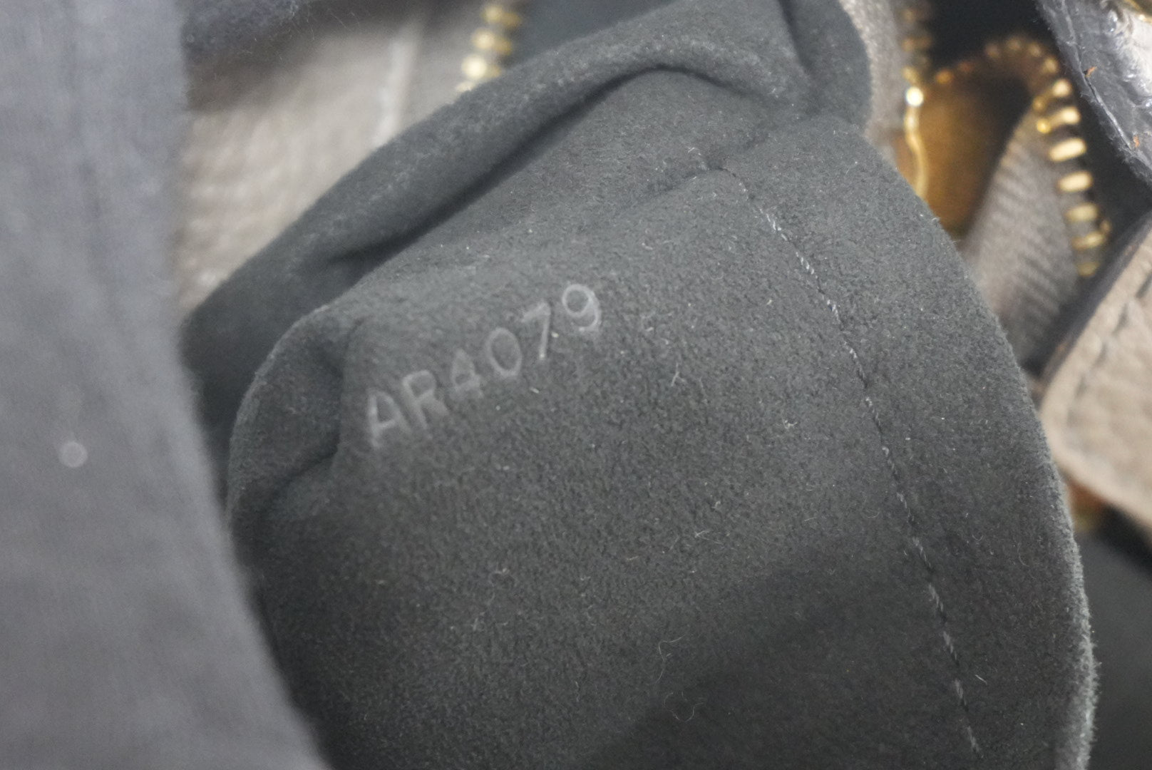 ルイ・ヴィトン ソーラー PM マヒナ 中古