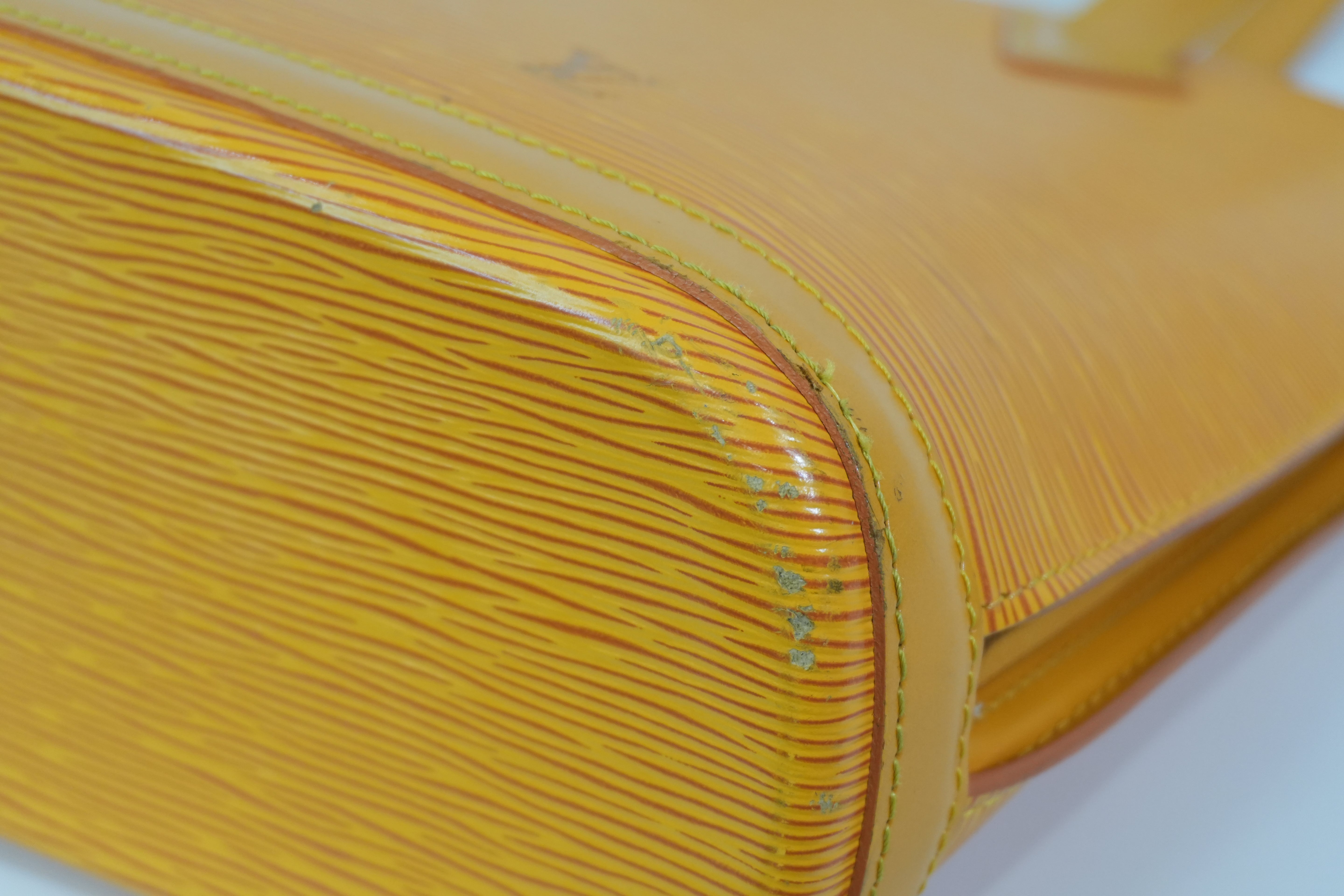 Pre-owned Louis Vuitton Epi Lussac Shoulder Bag Yellow