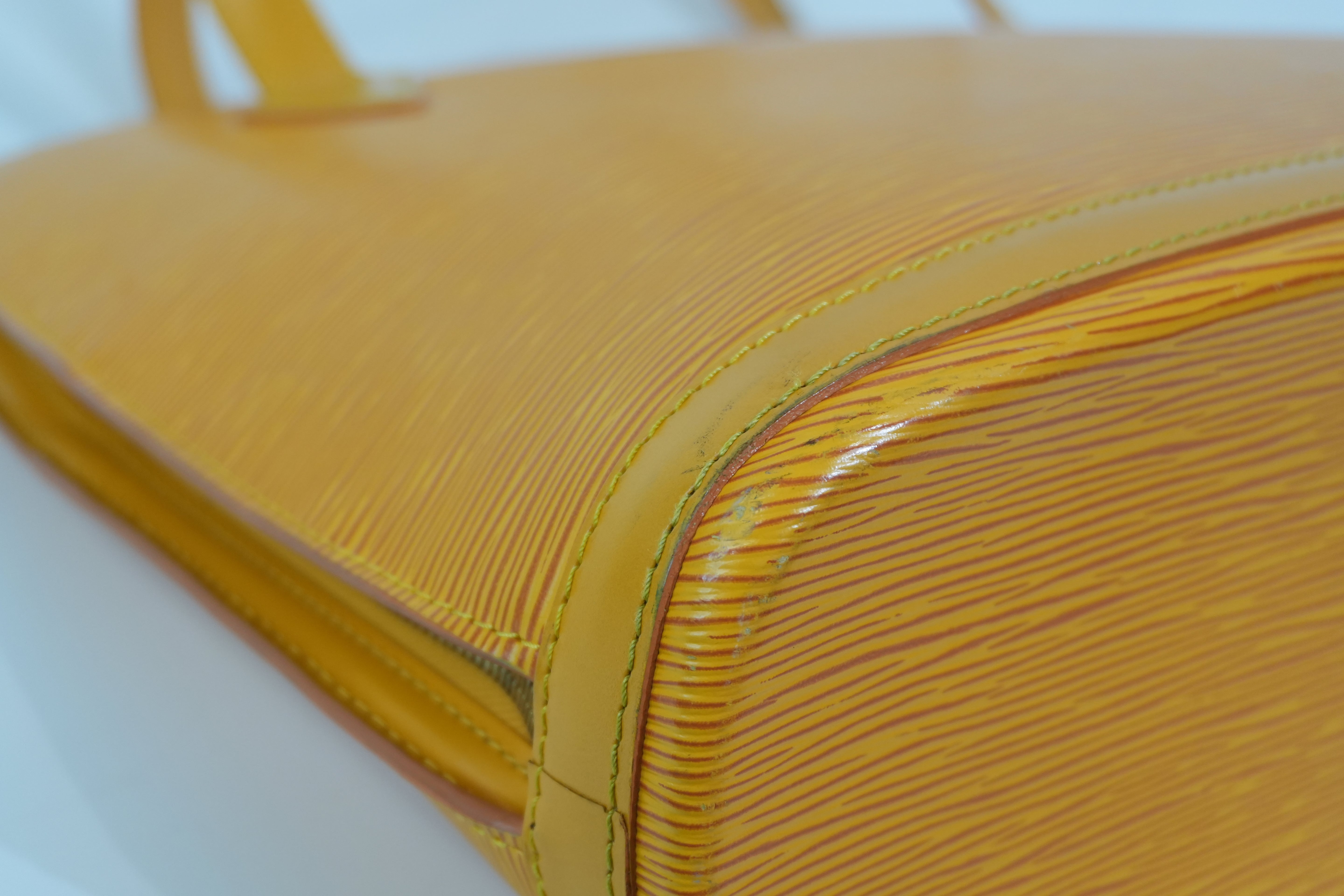 Pre-owned Louis Vuitton Epi Lussac Shoulder Bag Yellow