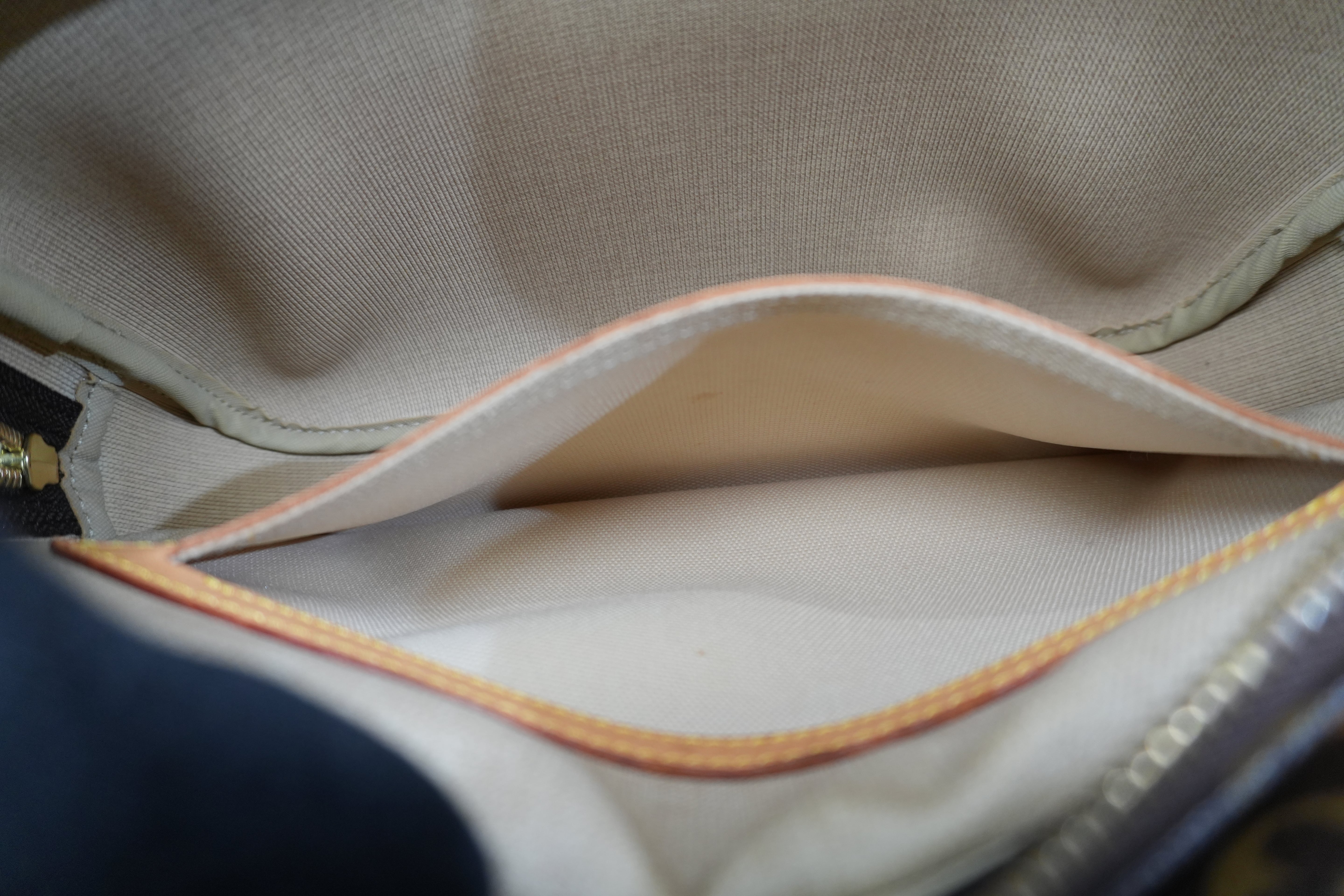 Pre-owned Louis Vuitton Monogram Reporter PM Shoulder Bag