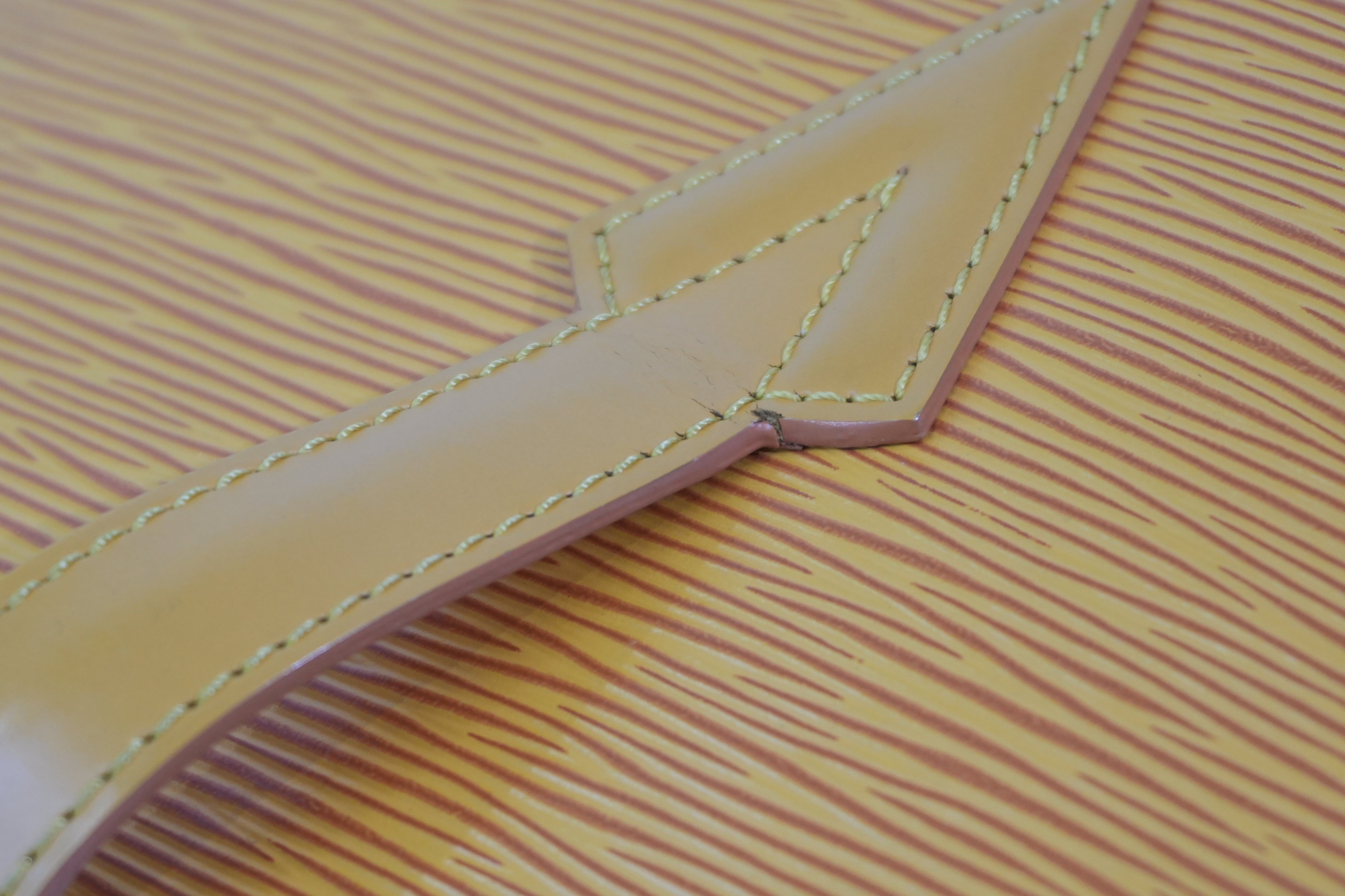 Pre-owned Louis Vuitton Epi Lussac Shoulder Bag Yellow