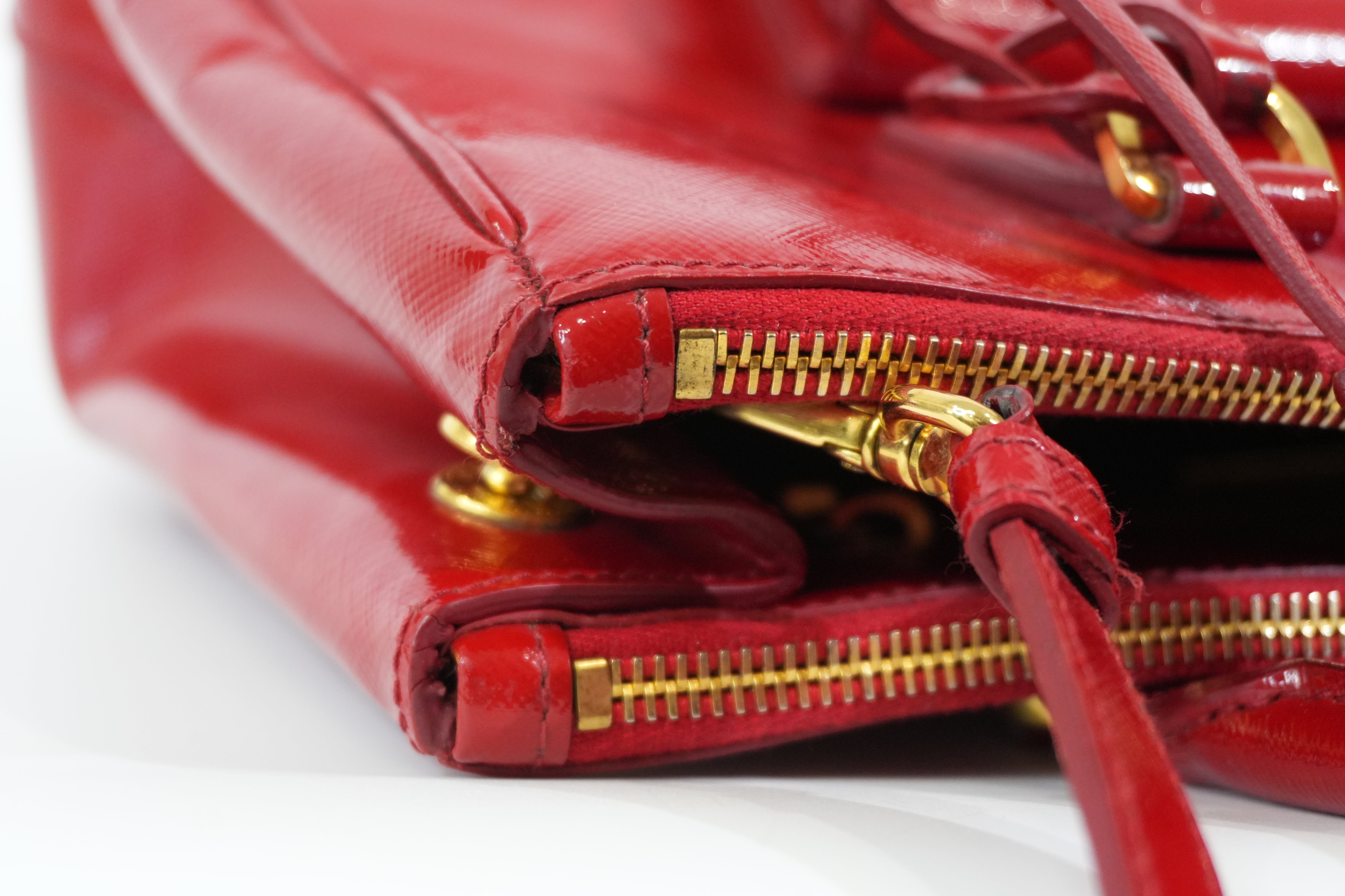 Pre-owned Prada Two Way Saffiano Vernice Galleria Shoulder Bag Red