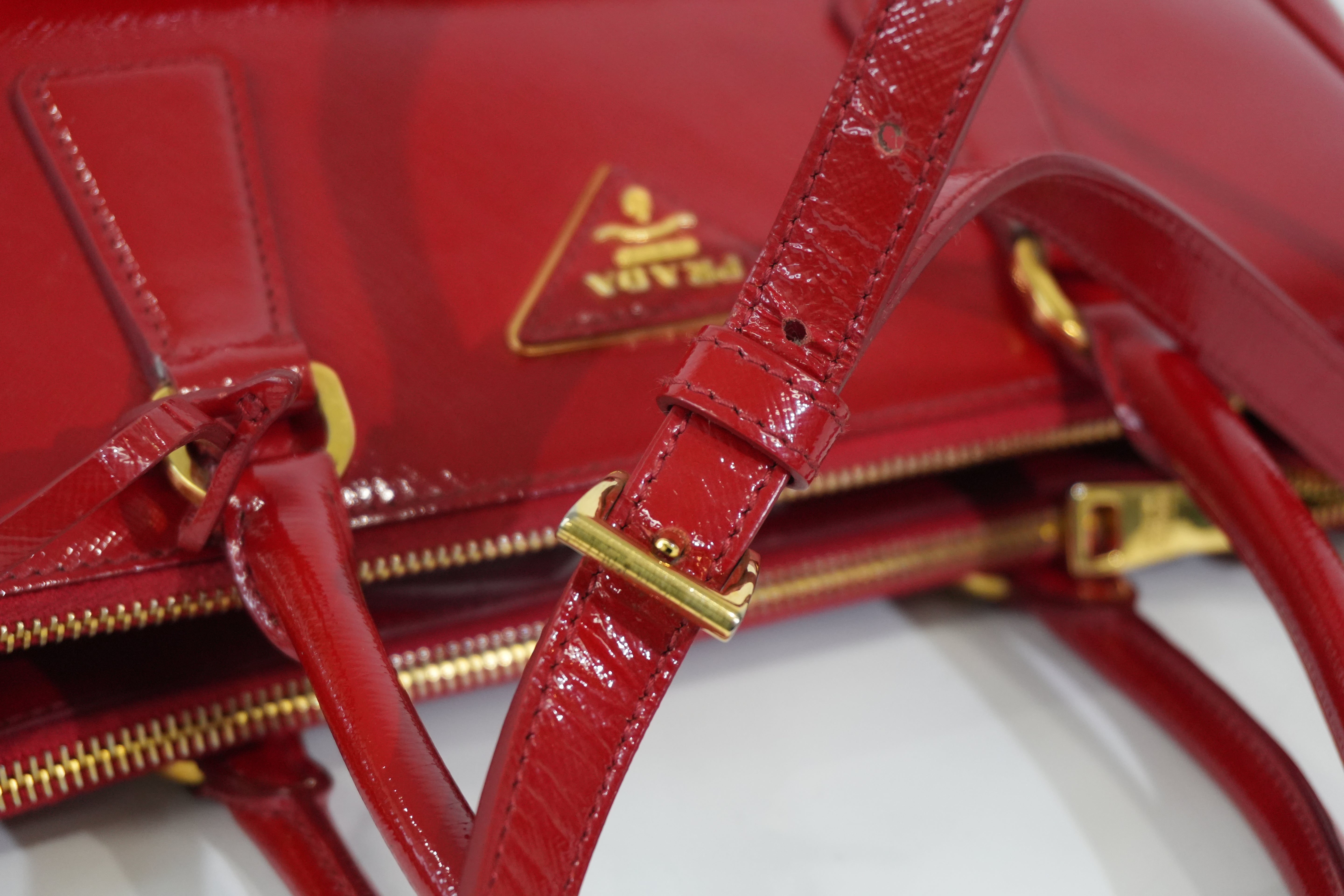 Pre-owned Prada Two Way Saffiano Vernice Galleria Shoulder Bag Red