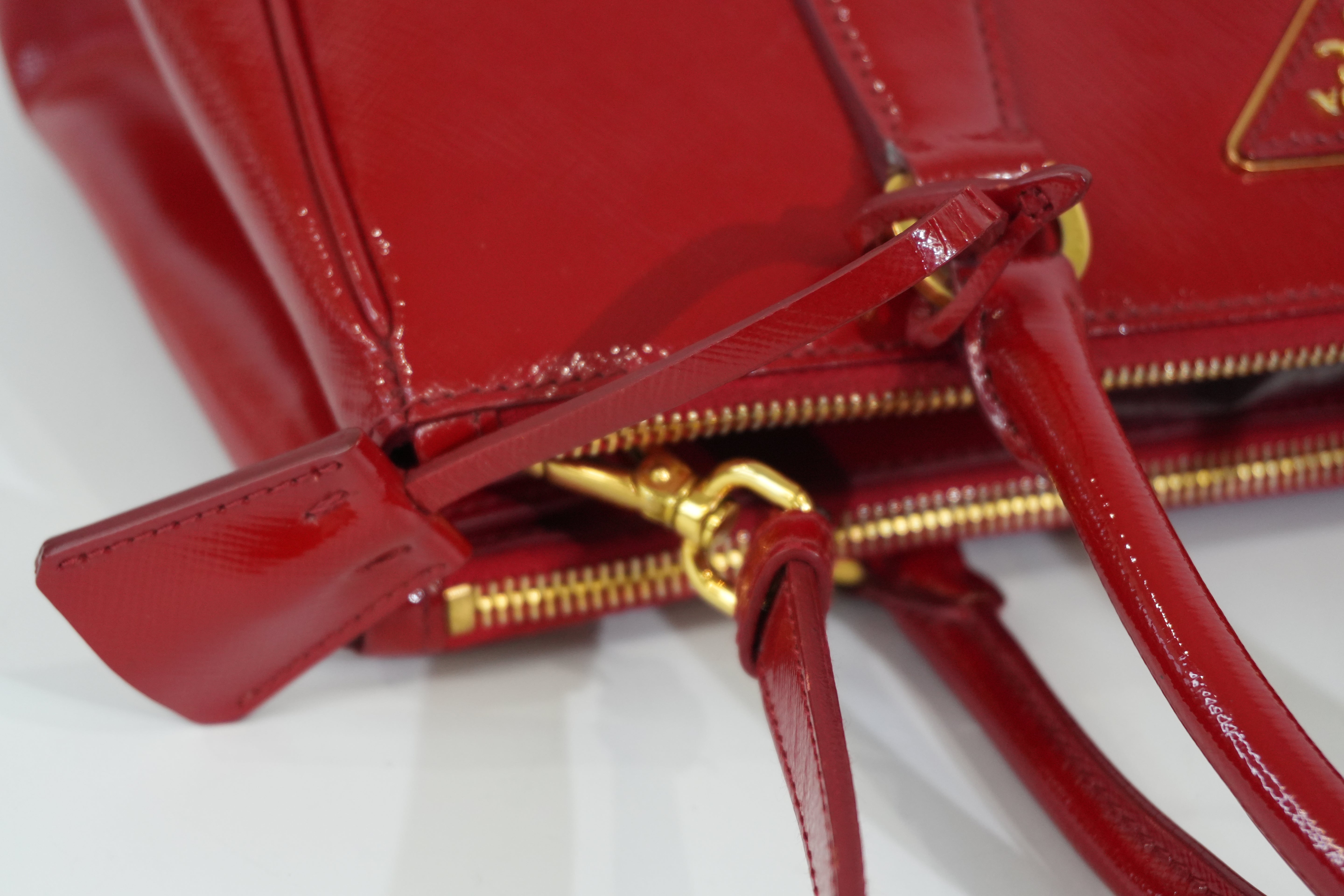 Pre-owned Prada Two Way Saffiano Vernice Galleria Shoulder Bag Red