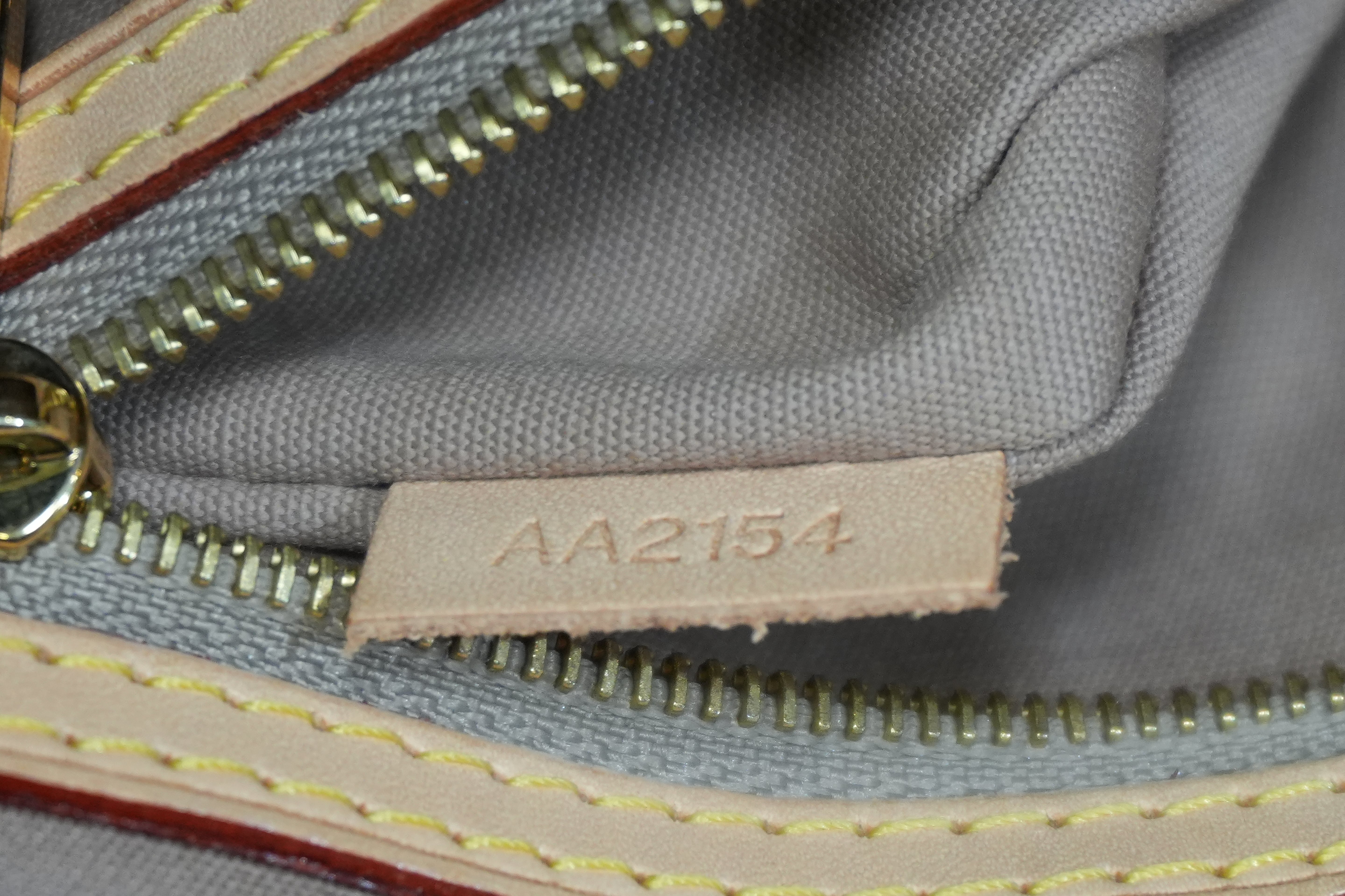 Pre-owned Louis Vuitton Vernis Brea MM Tote Bag Citrin