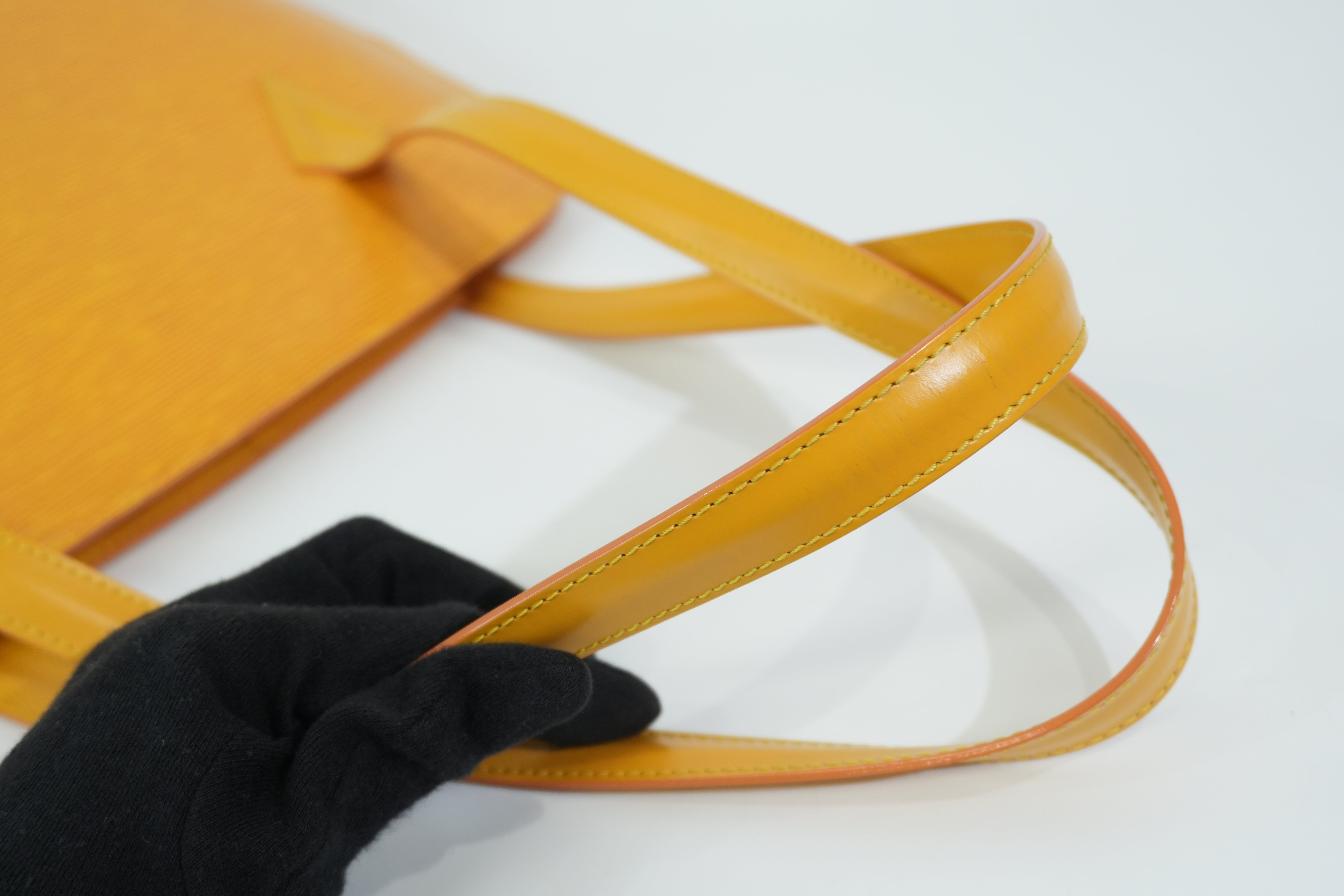 Pre-owned Louis Vuitton Epi Lussac Shoulder Bag Yellow