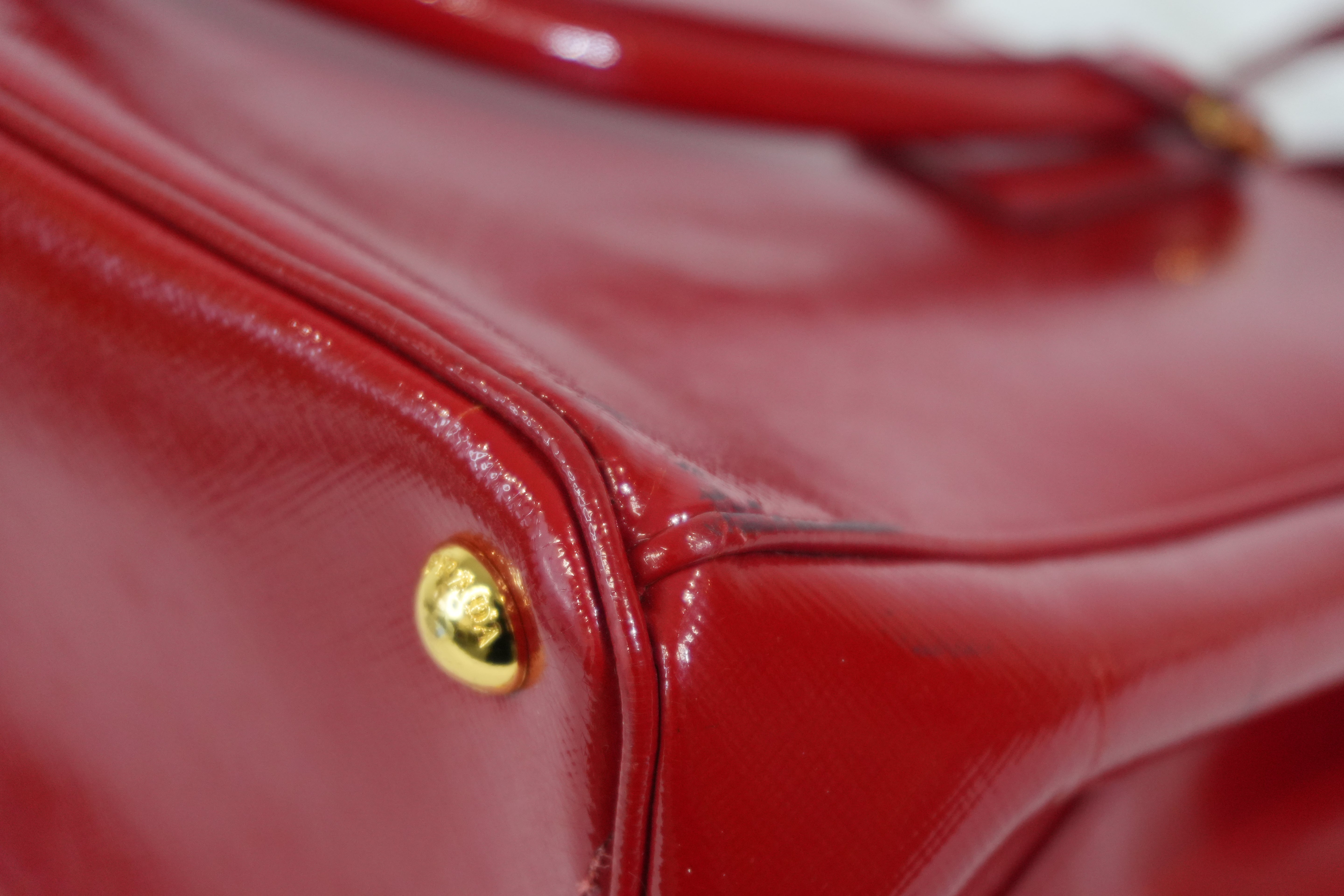 Pre-owned Prada Two Way Saffiano Vernice Galleria Shoulder Bag Red