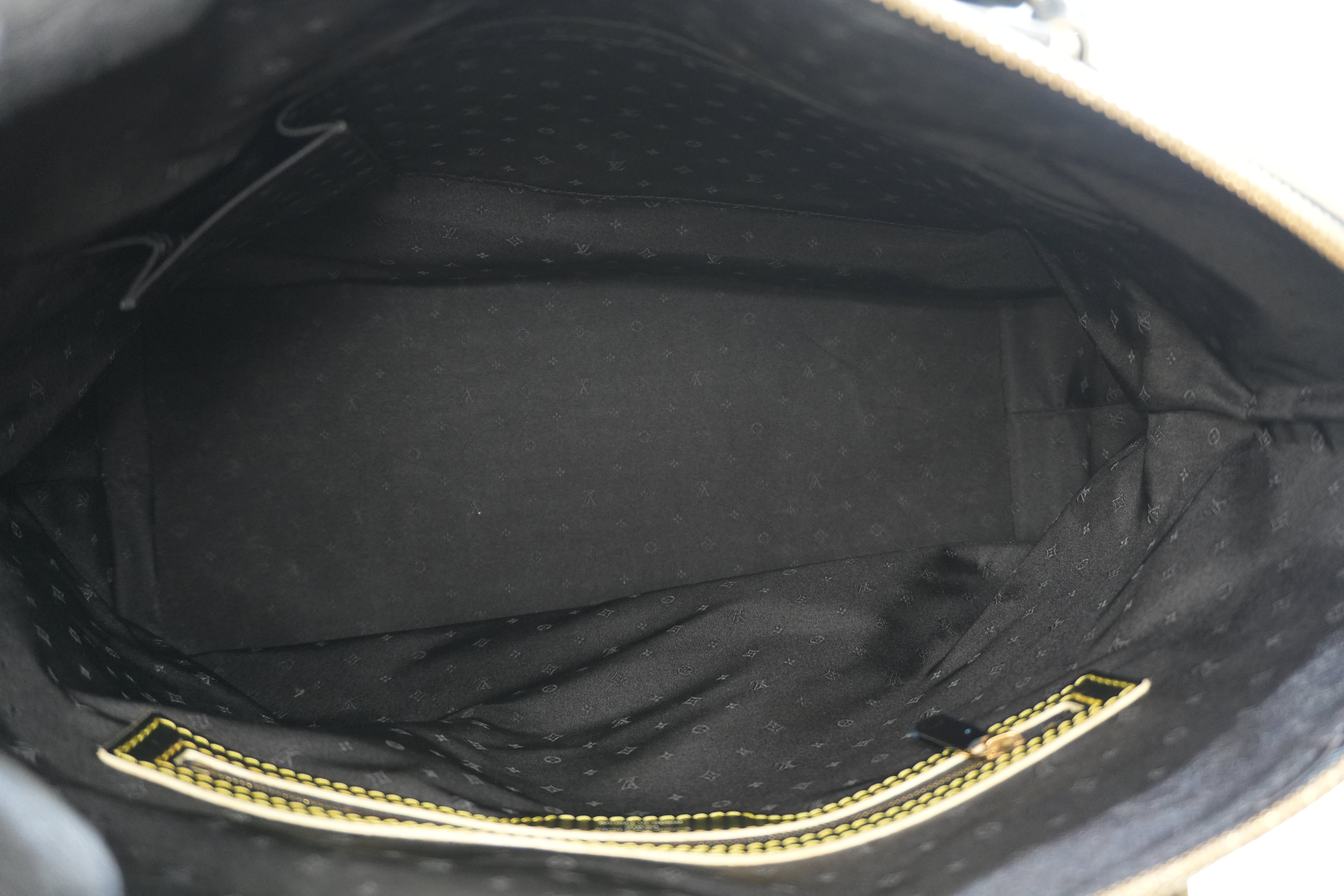 Pre-owned Louis Vuitton Lock It Suhali Handbag Black