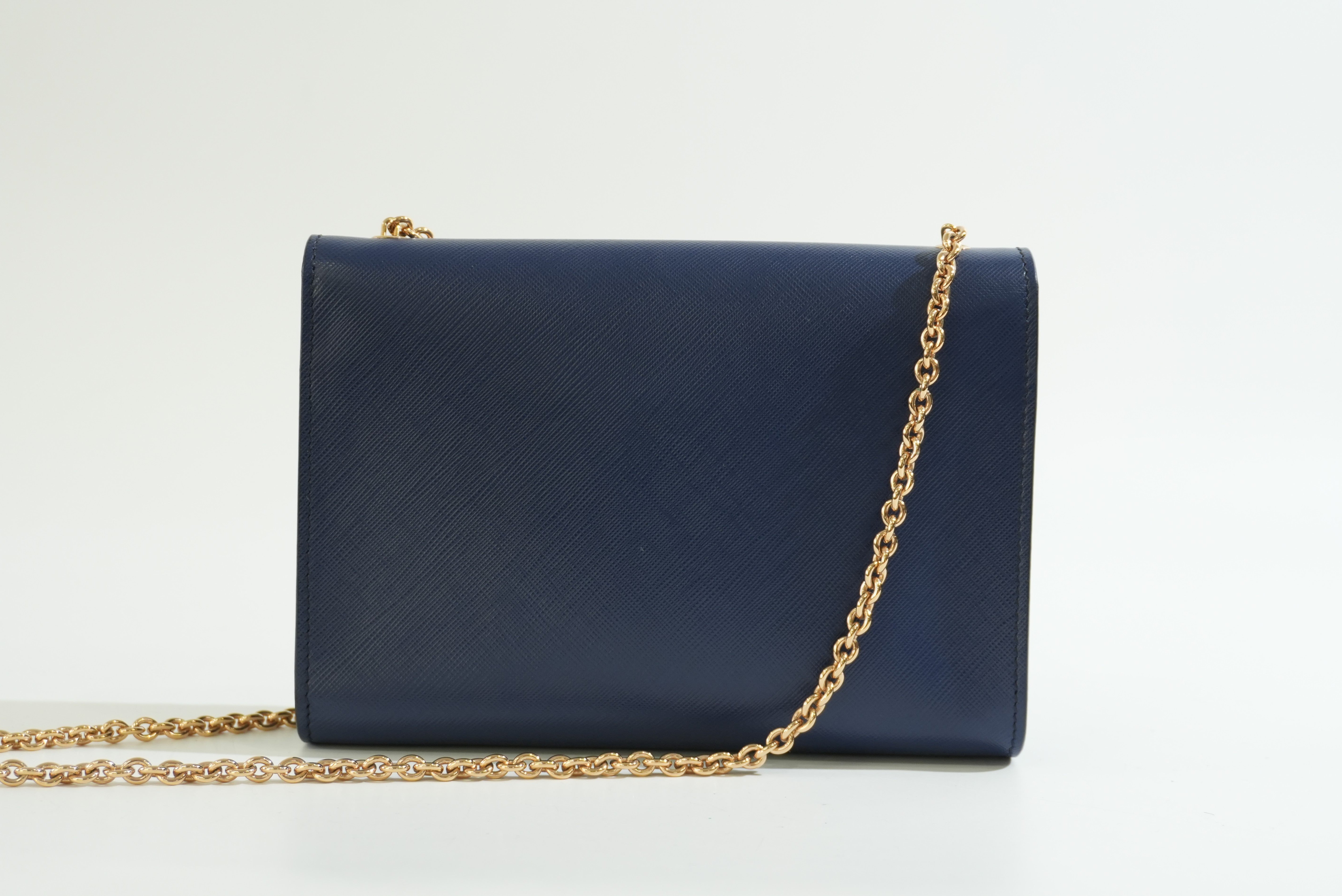 Pre-owned Ferragamo Chain Crossbody Bag Blue