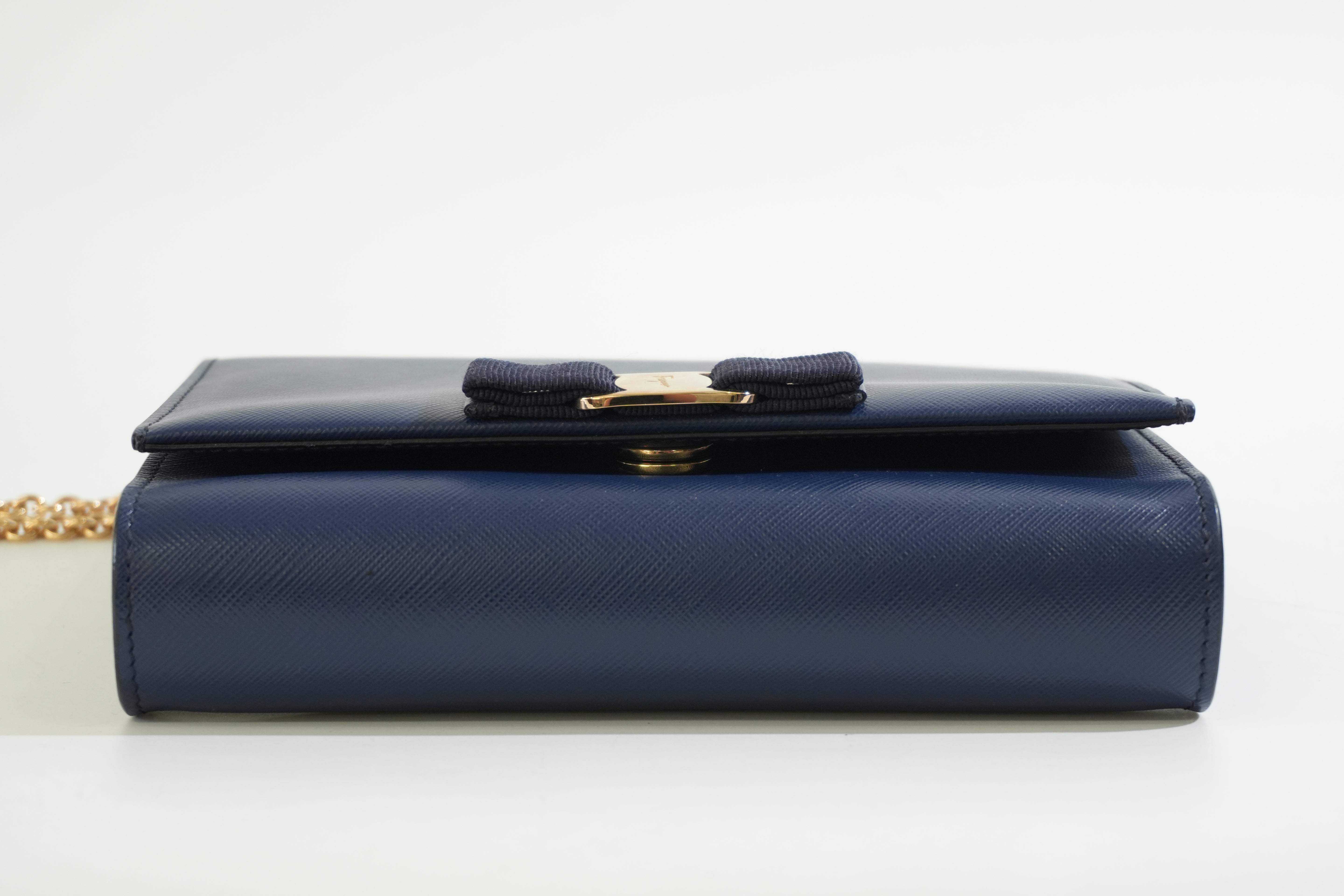 Pre-owned Ferragamo Chain Crossbody Bag Blue