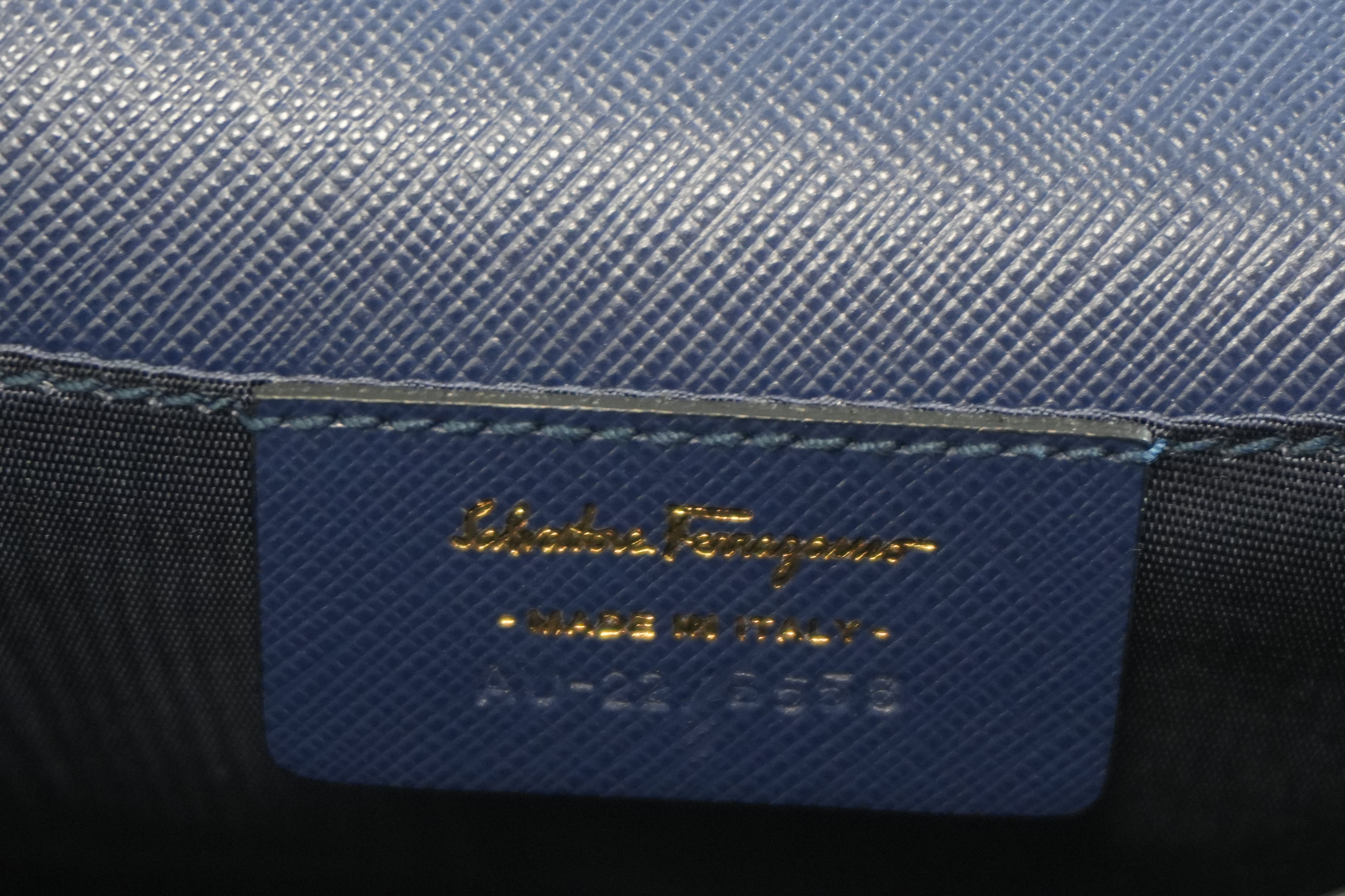 Pre-owned Ferragamo Chain Crossbody Bag Blue