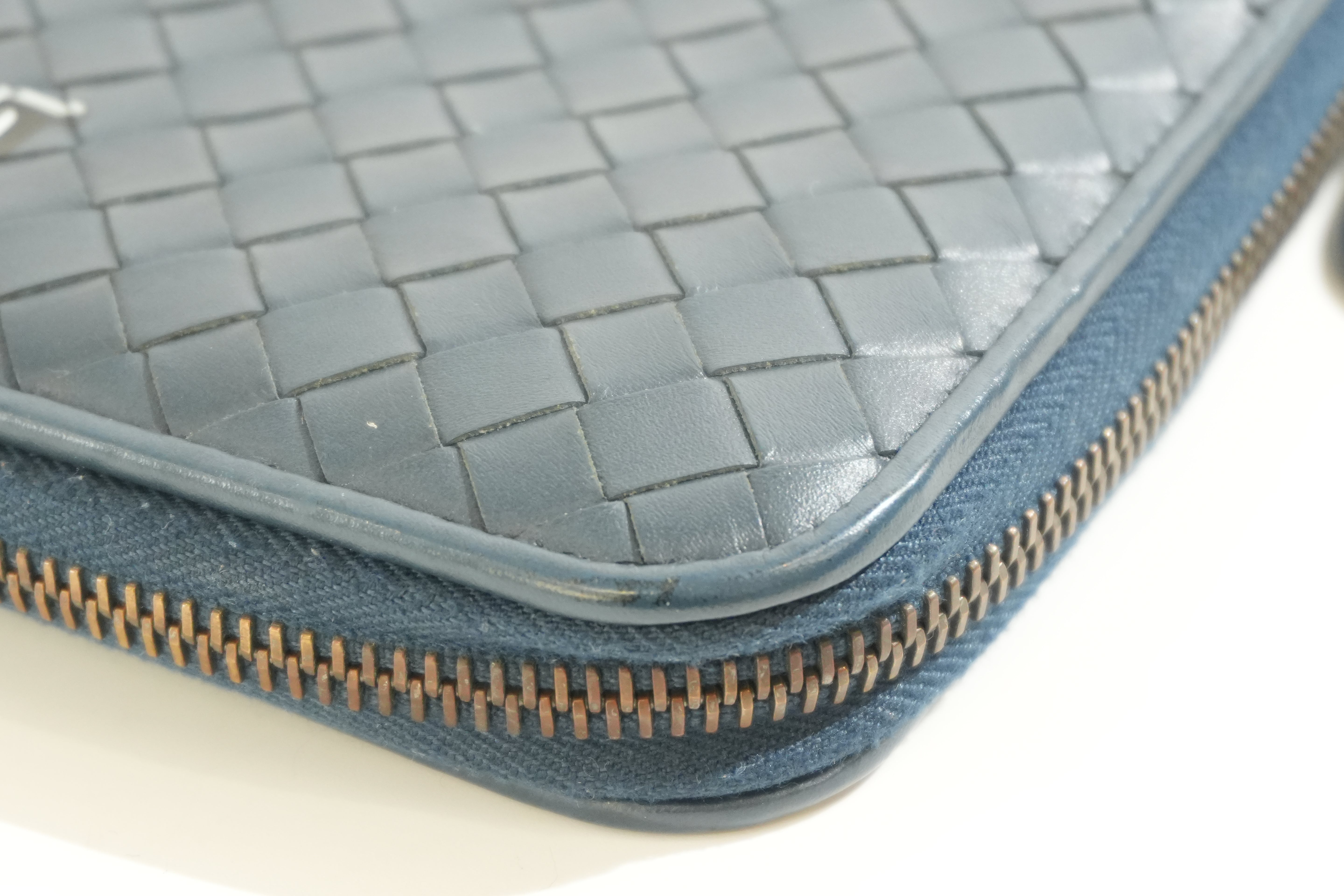Pre-owned Bottega Intercciato Zippy Organizer Blue