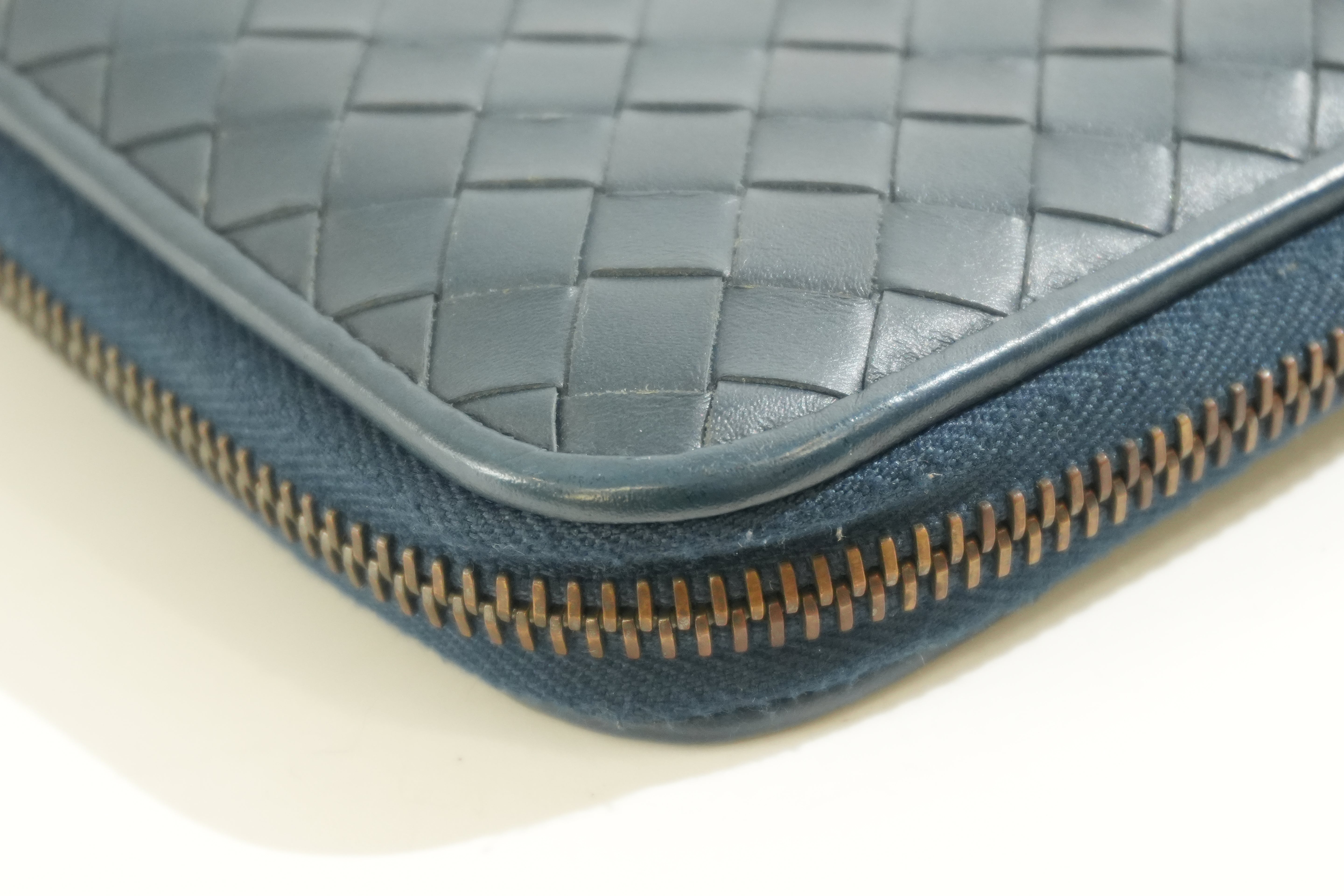 Pre-owned Bottega Intercciato Zippy Organizer Blue
