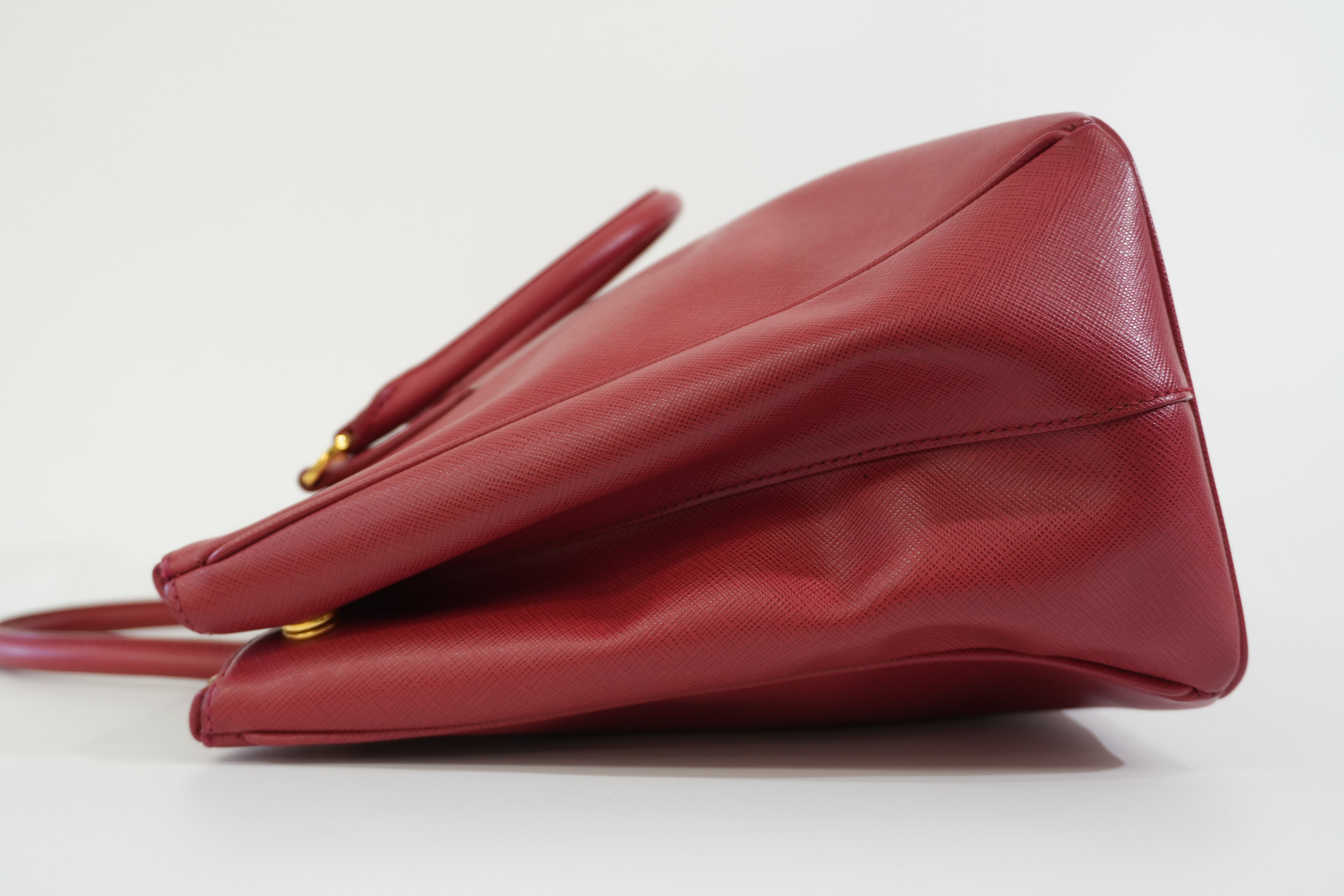 Pre-owned Prada Saffiano Handbag Red