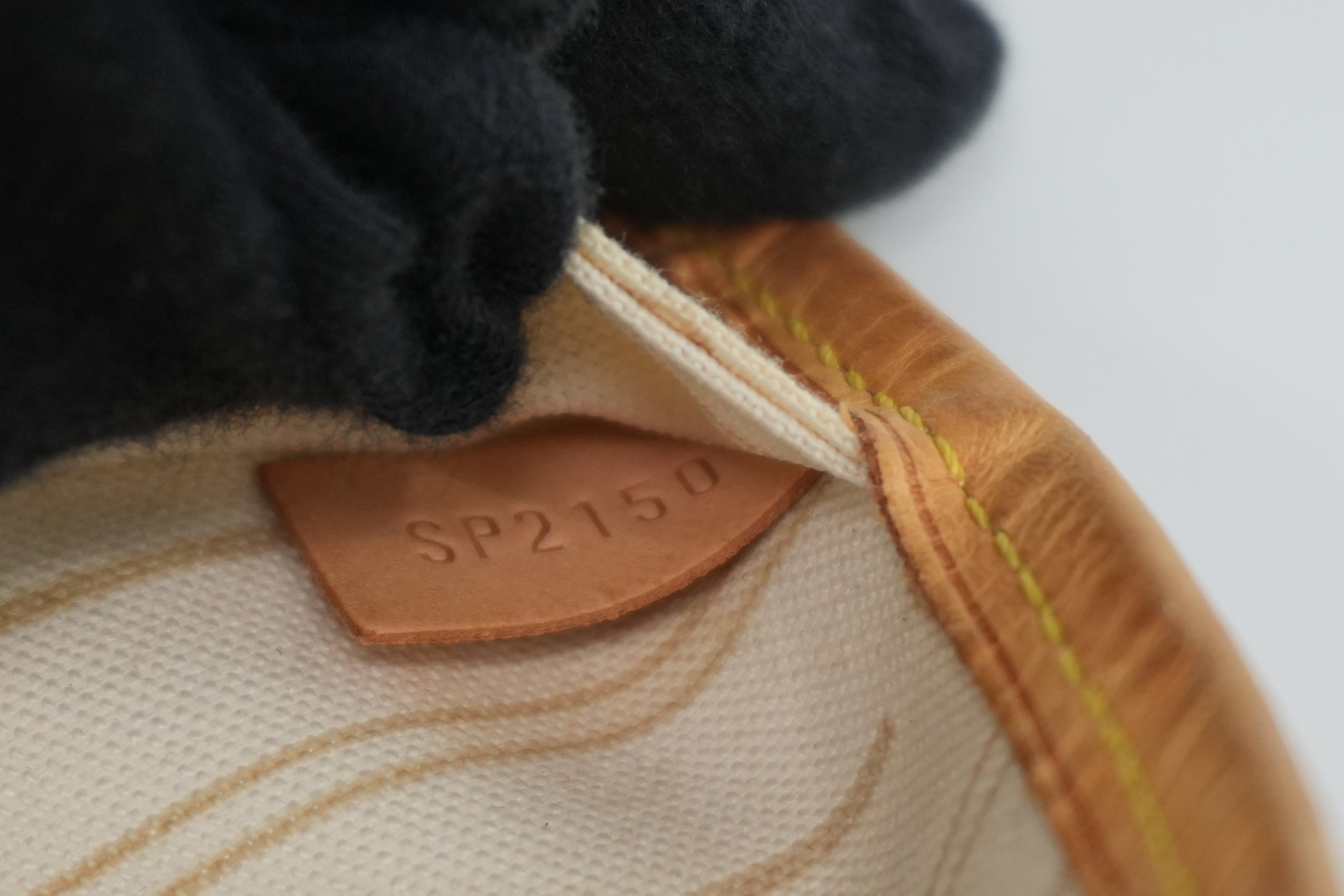 Louis Vuitton Damier Azur Neverfull MM Tote Bag Used