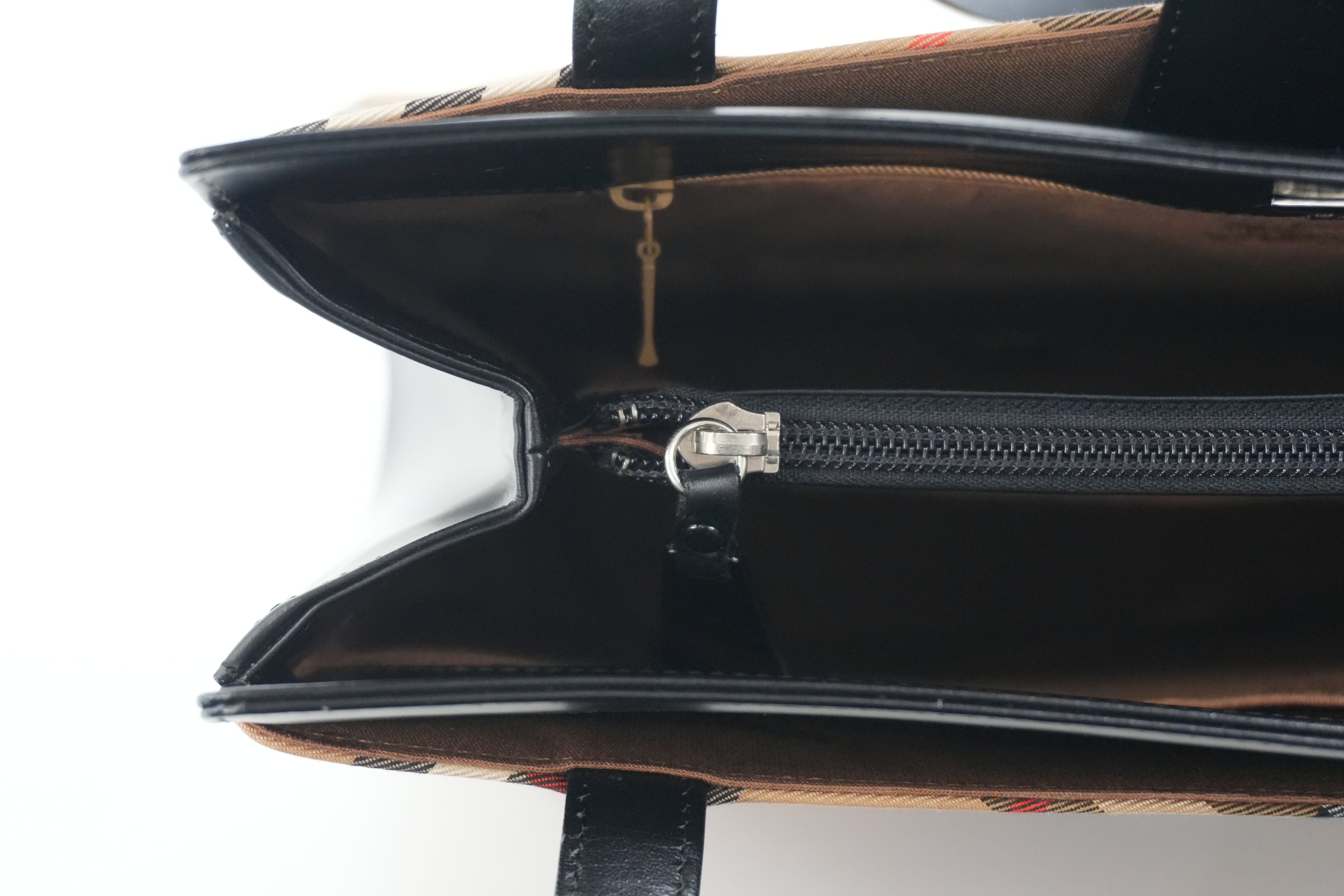 Pre-owned Burberry Leather Haymarket Tote Bag Beige and Black