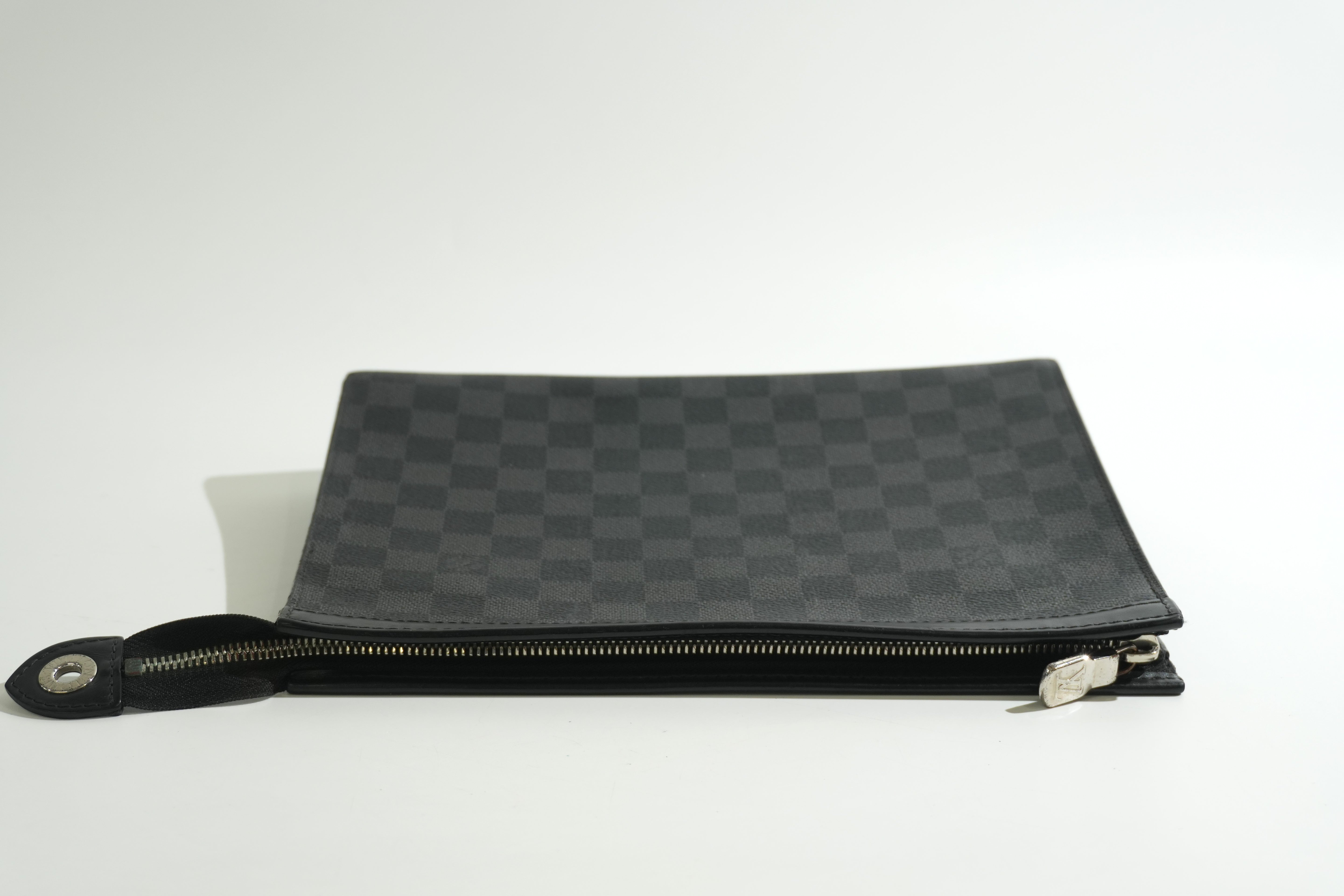 Pre-owned Louis Vuitton Damier Graphite Pochette Voyage MM Clutch Bag