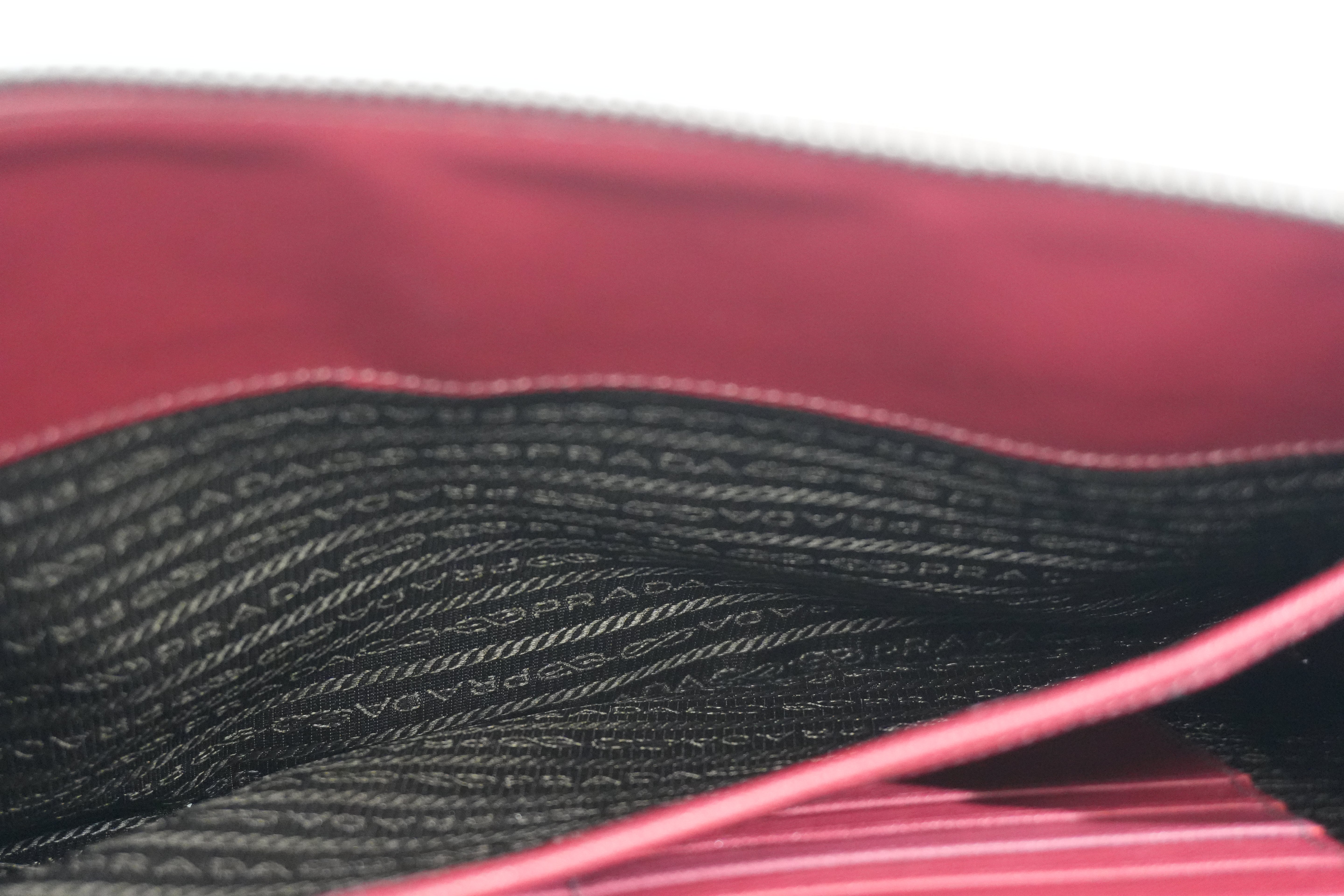Pre-owned Prada Laptop Handbag Red