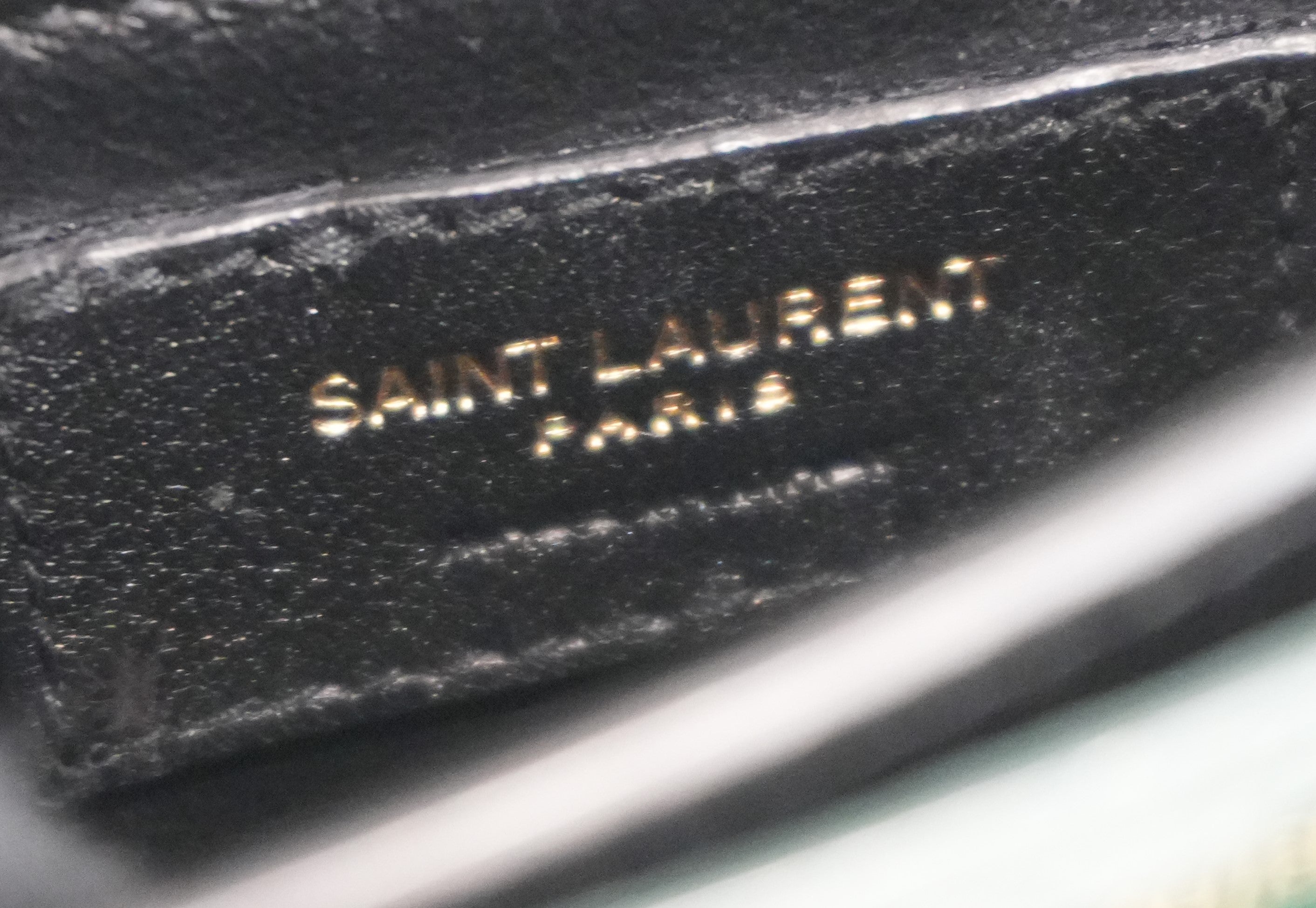 Saint Laurent Cassandra Medium in Croc-Embossed Leather with Chain Strap Used