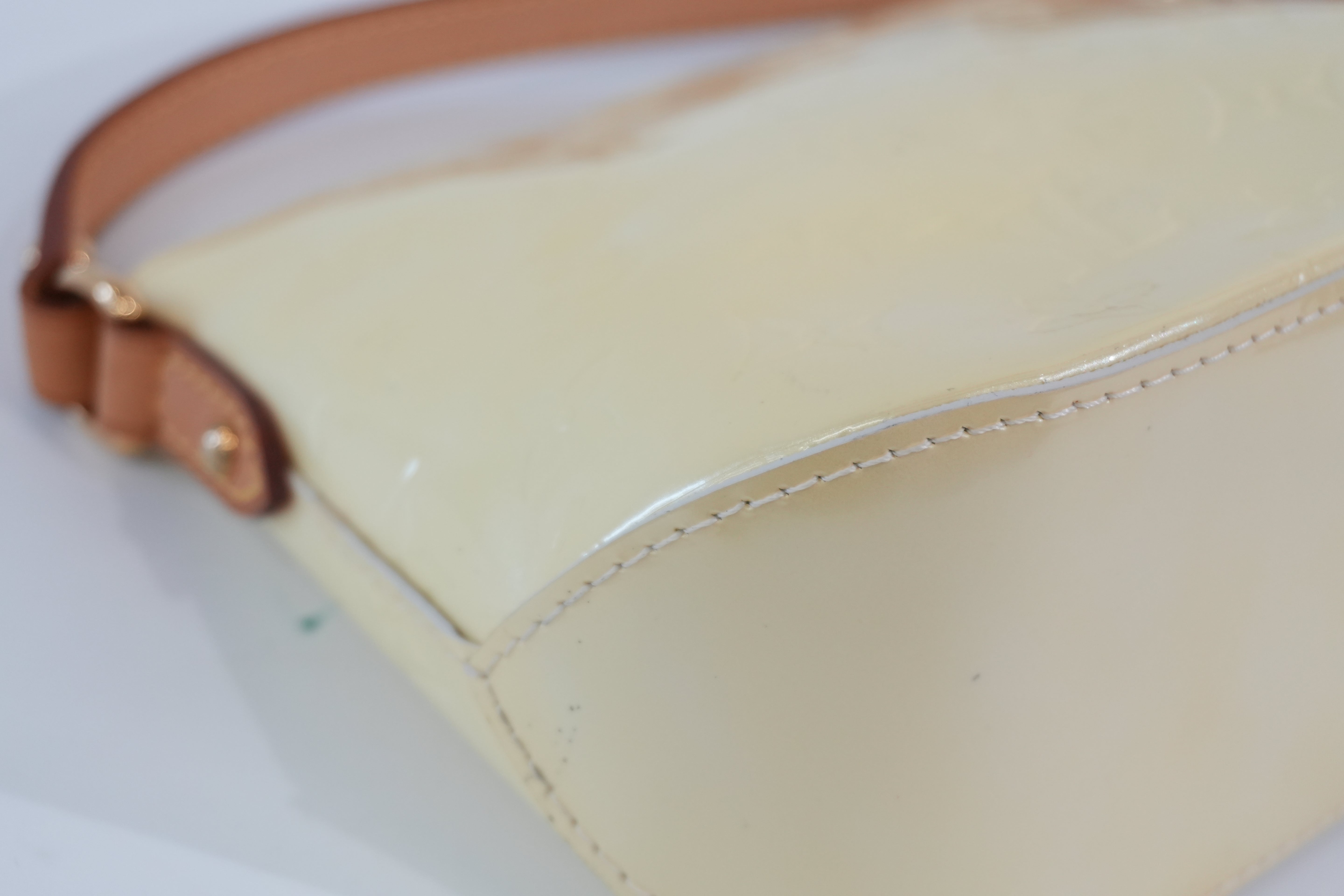 Pre-owned Louis Vuitton Vernis Minna Street Crossbody Bag Yellow