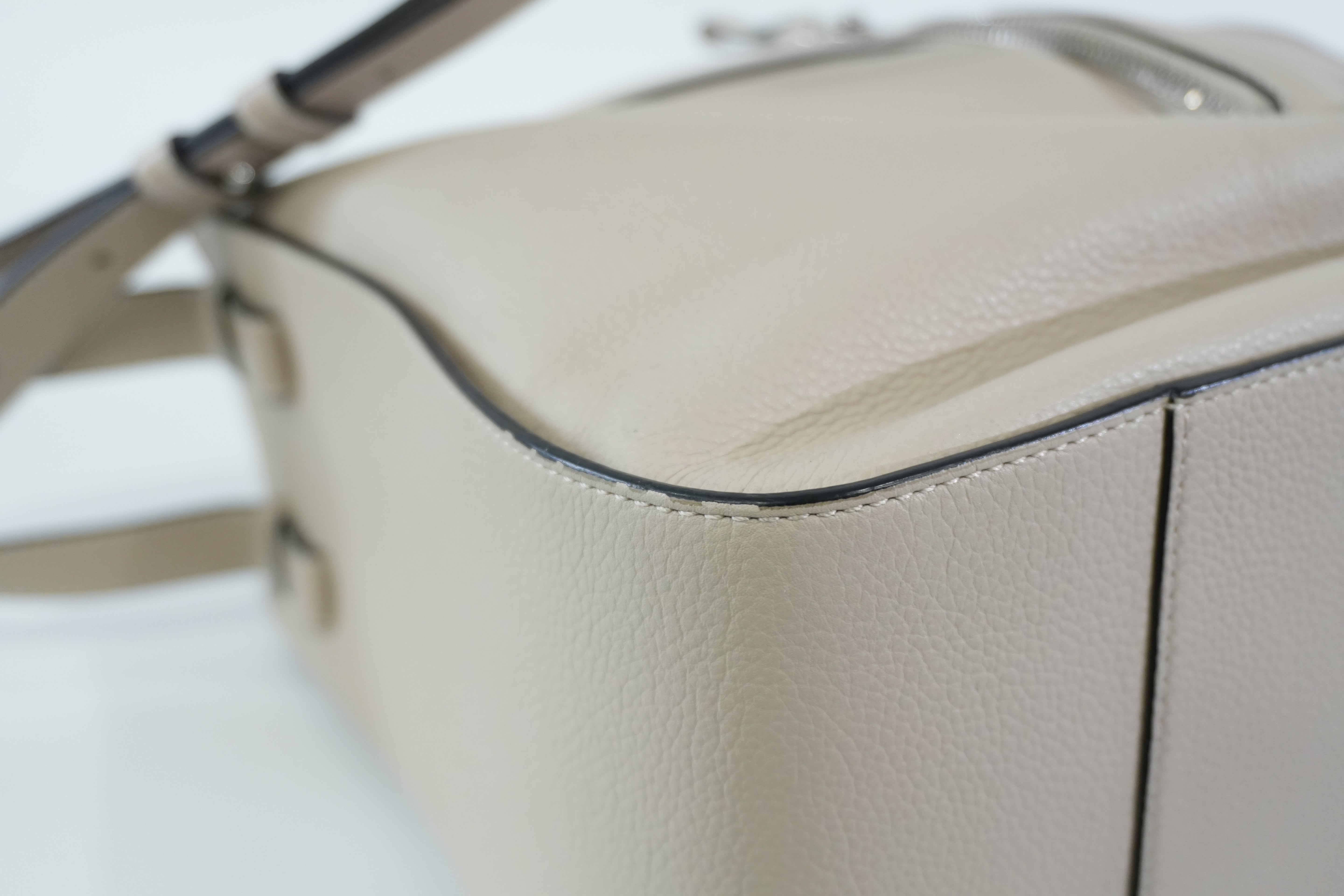 Pre-owned Loewe Hammock Shoulder Bag Ivory