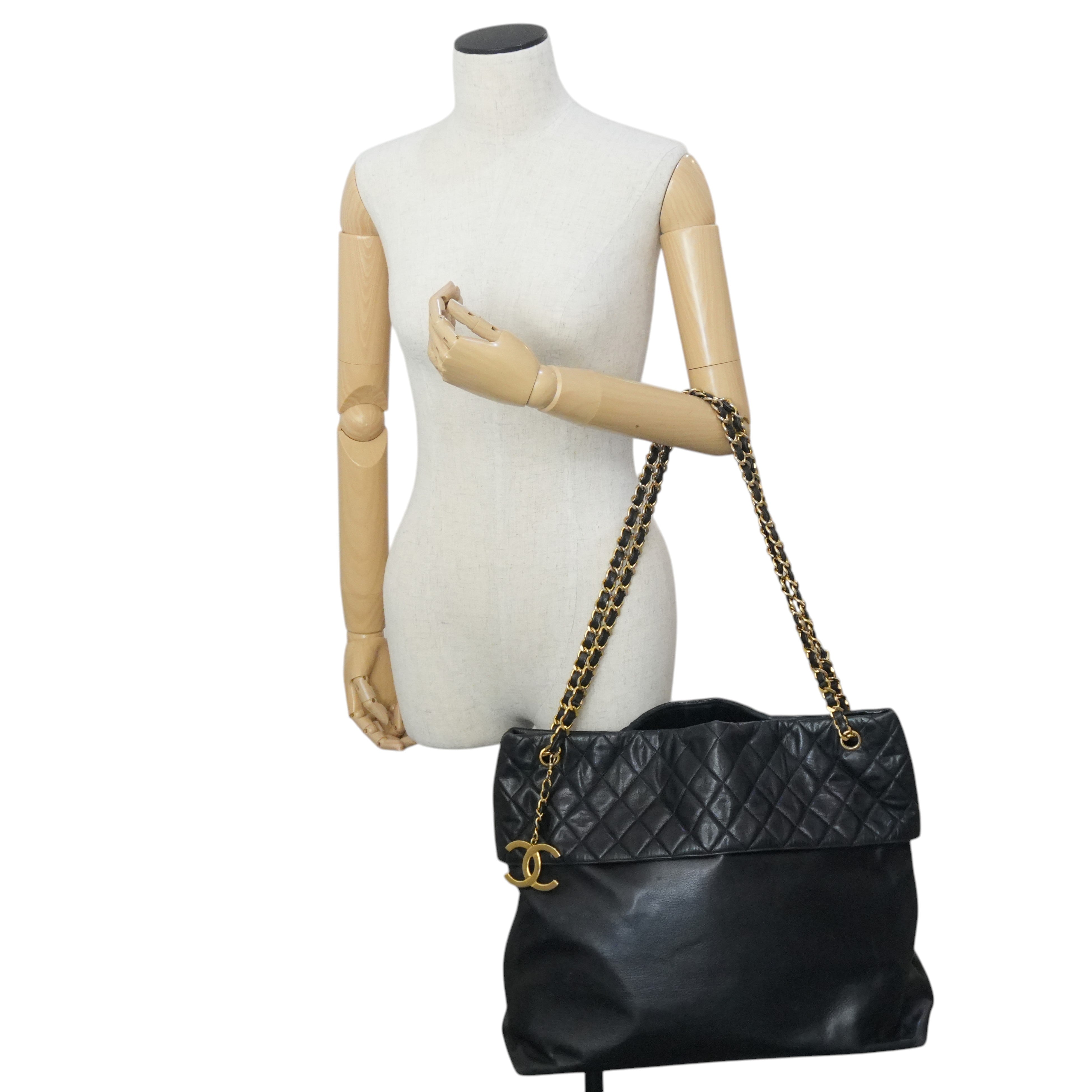 Pre-owned Chanel Lambskin Leather Huge Chain Tote Bag Black