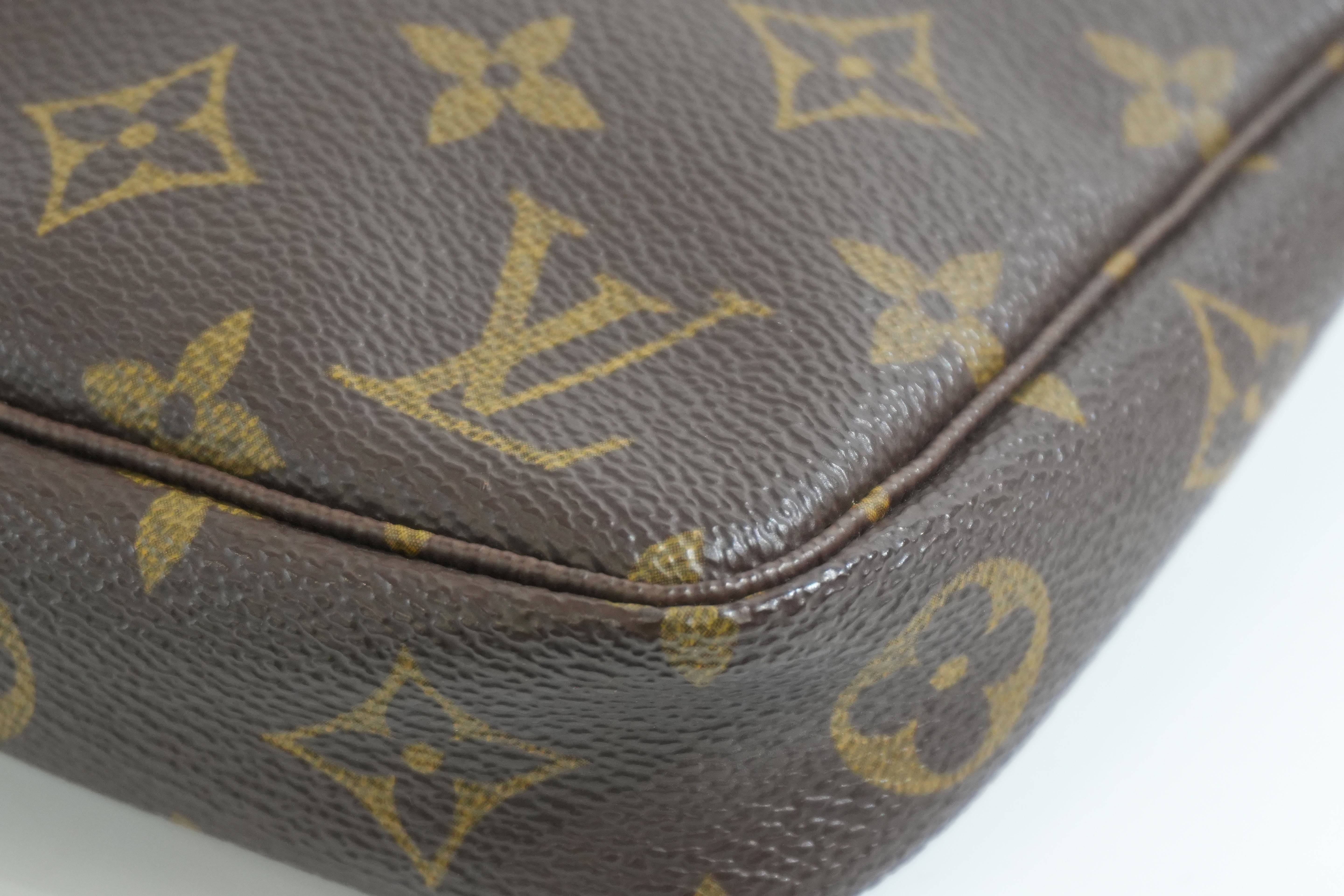 Pre-owned Louis Vuitton Monogram Pochette Accessories Handbag