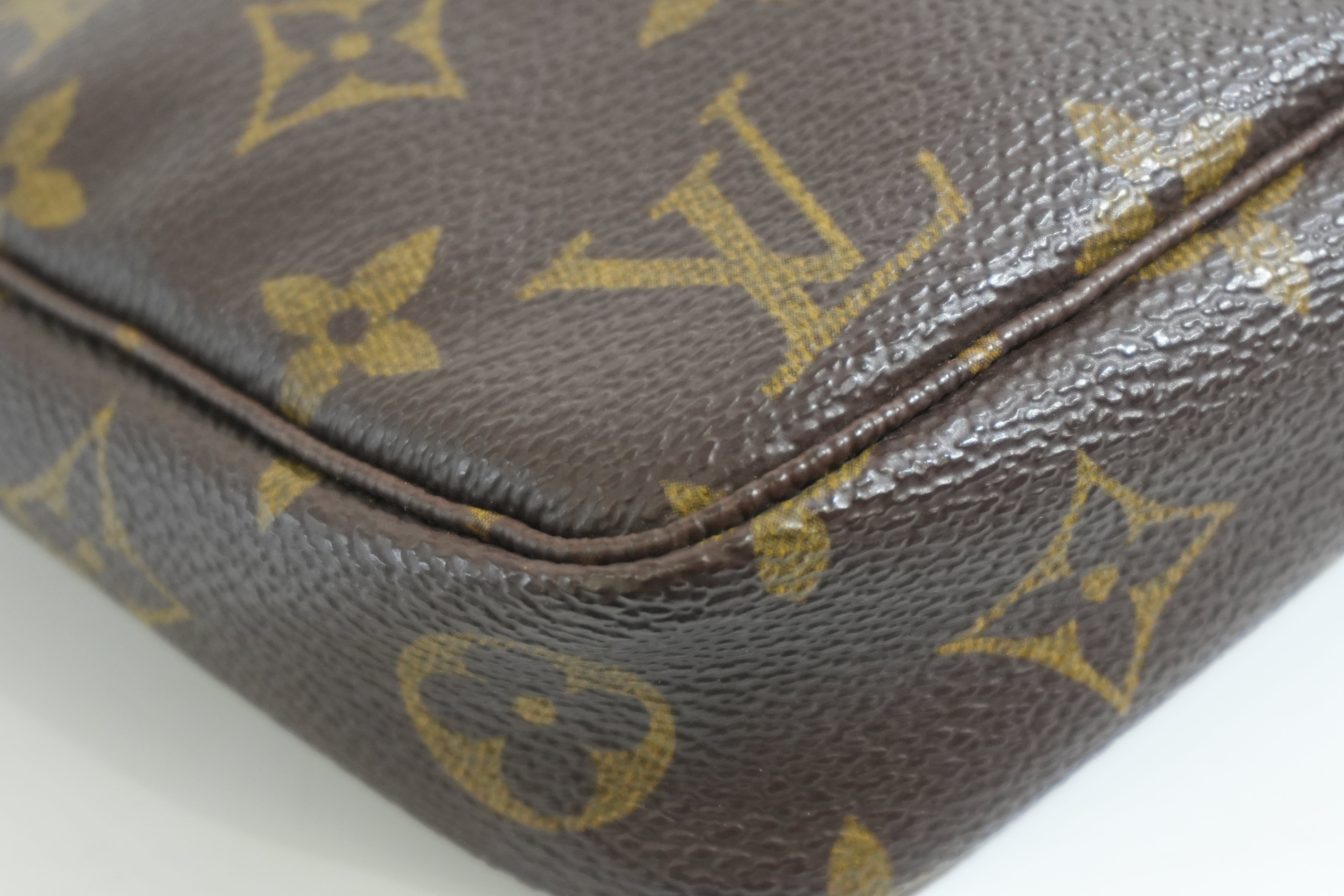 Pre-owned Louis Vuitton Monogram Pochette Accessories Handbag