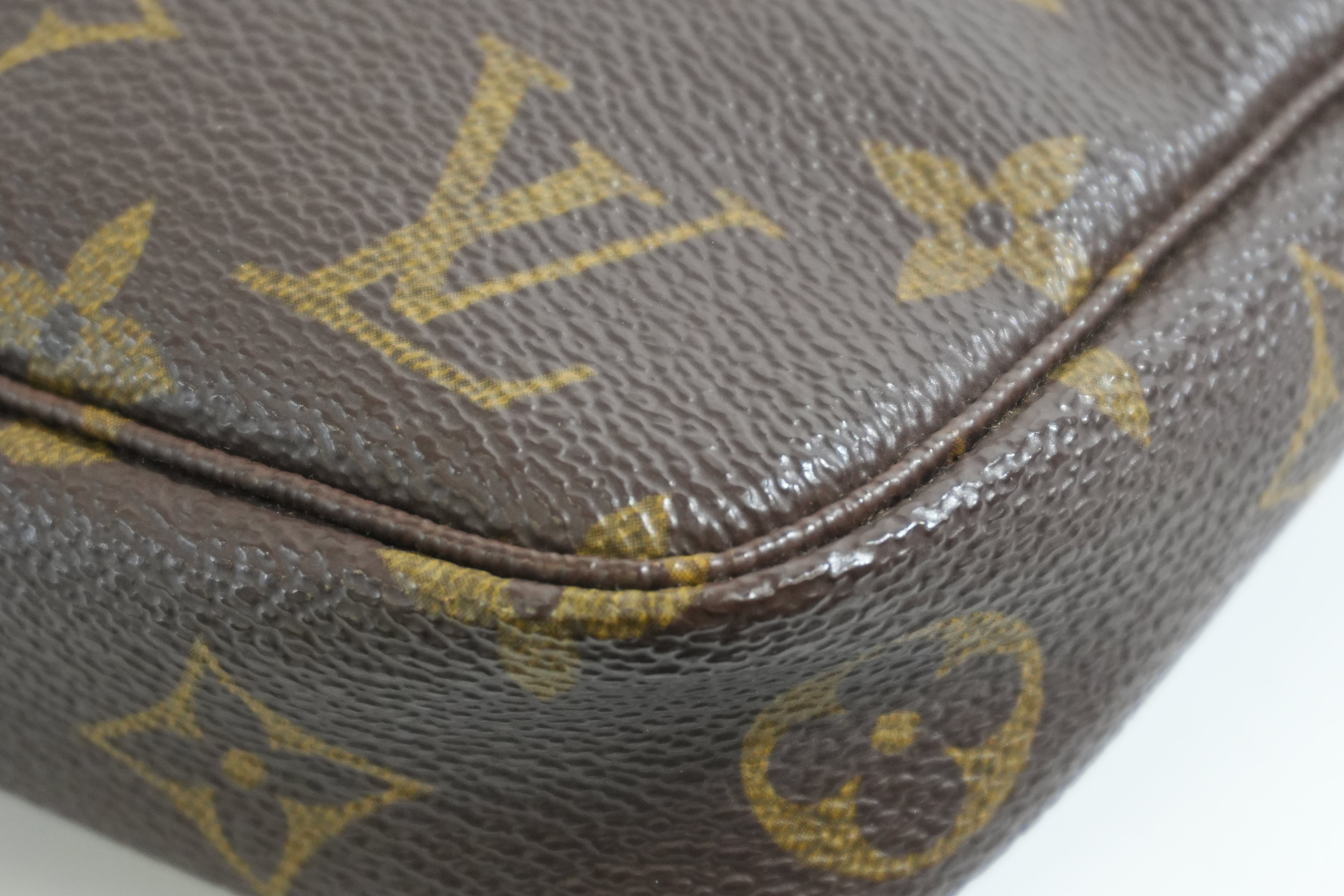 Pre-owned Louis Vuitton Monogram Pochette Accessories Handbag
