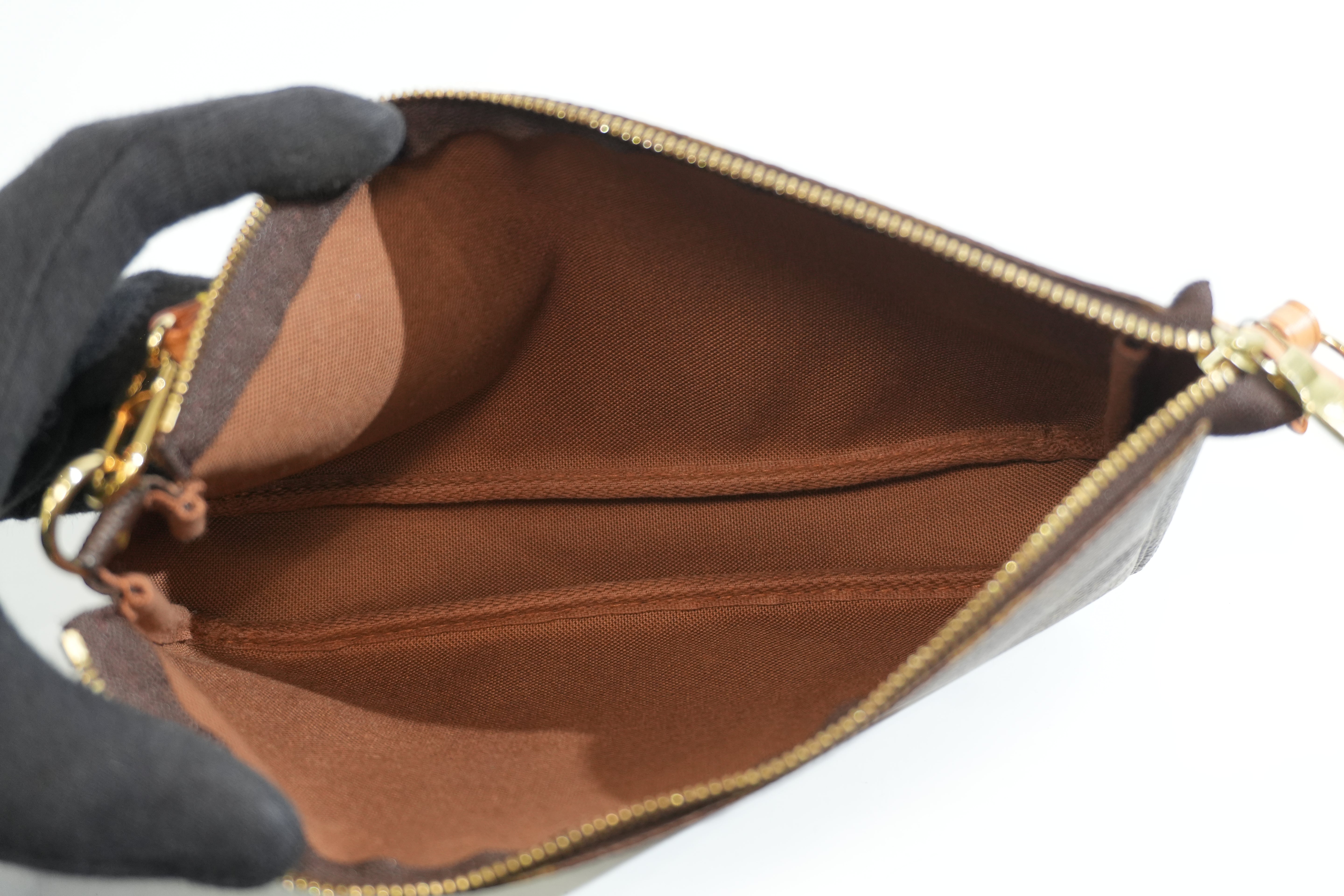 Pre-owned Louis Vuitton Monogram Pochette Accessories Handbag
