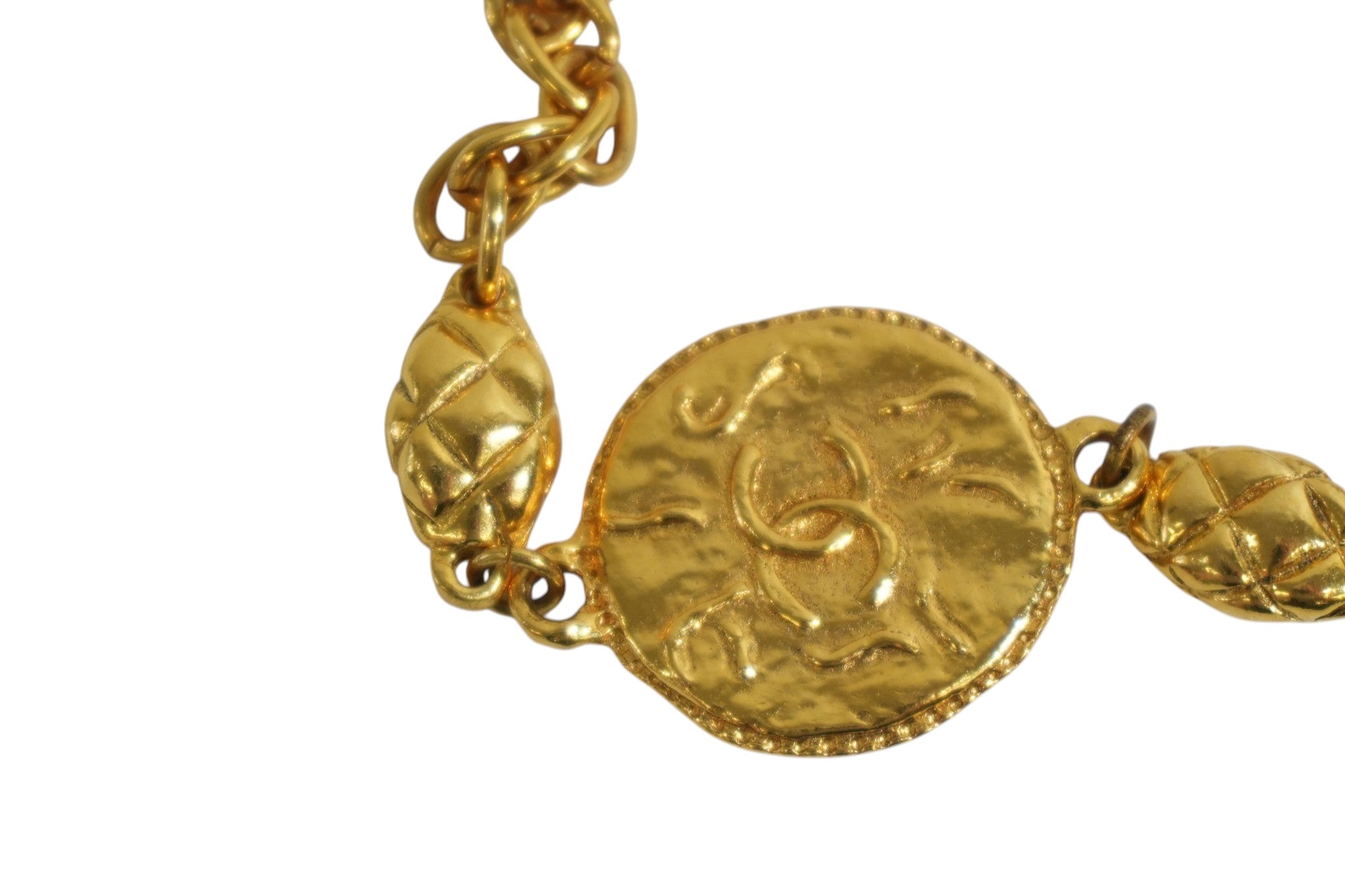 Pre-owned Chanel Medallion Necklace Gold tone