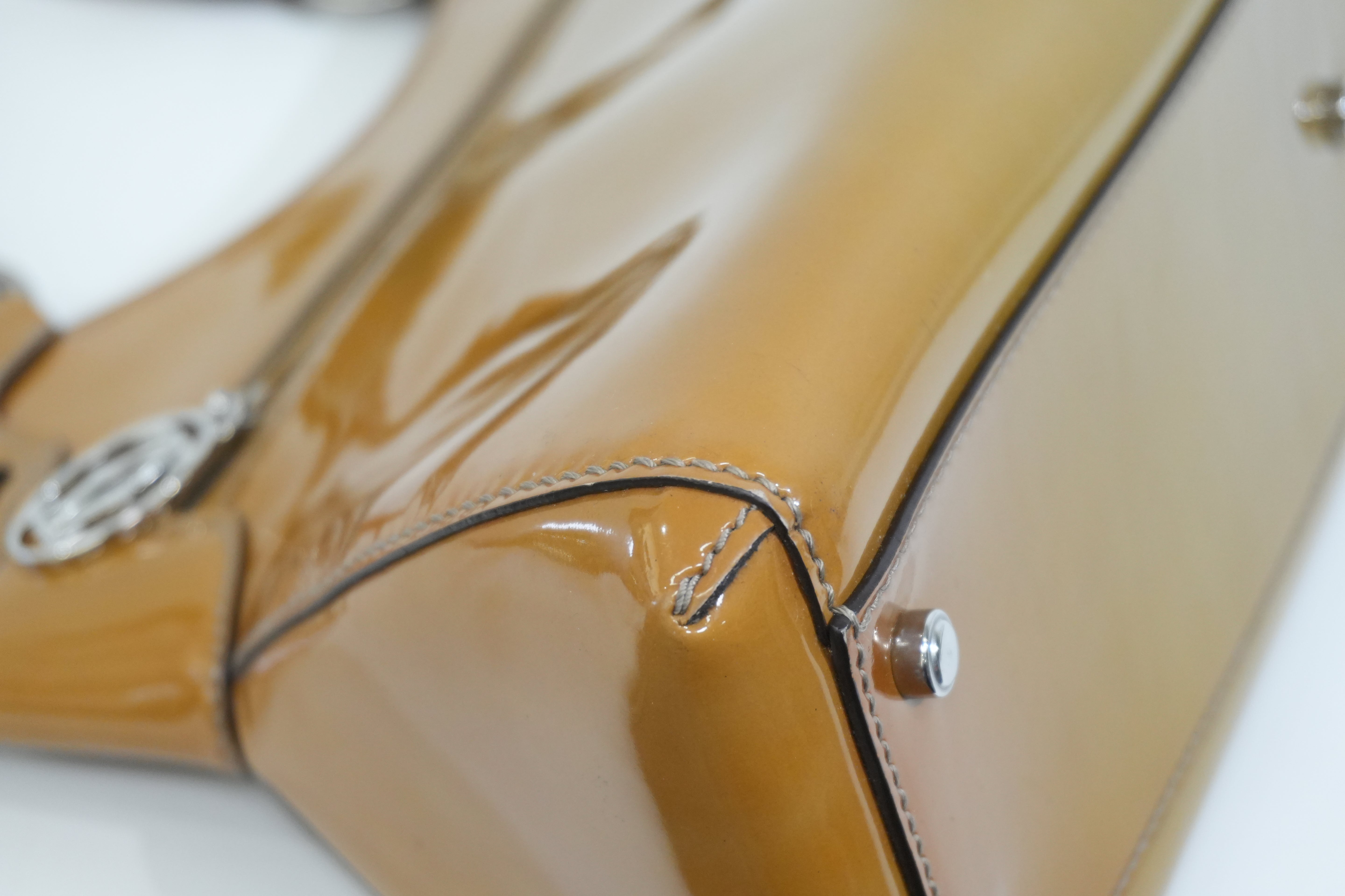 Pre-owned Cartier Leather Patent Handbag Tan