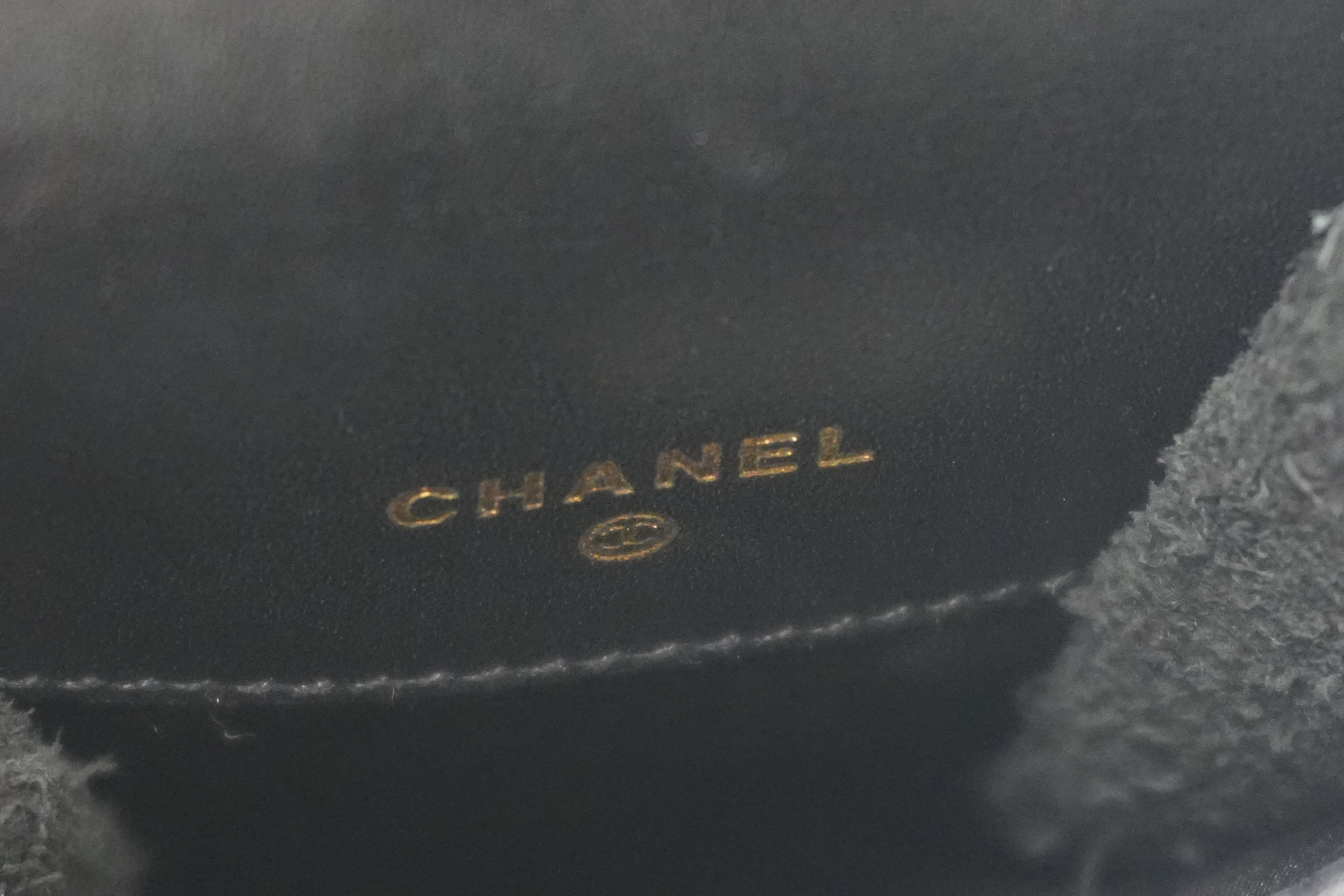 Pre-owned Chanel Caviar Skin Phone Holder Black