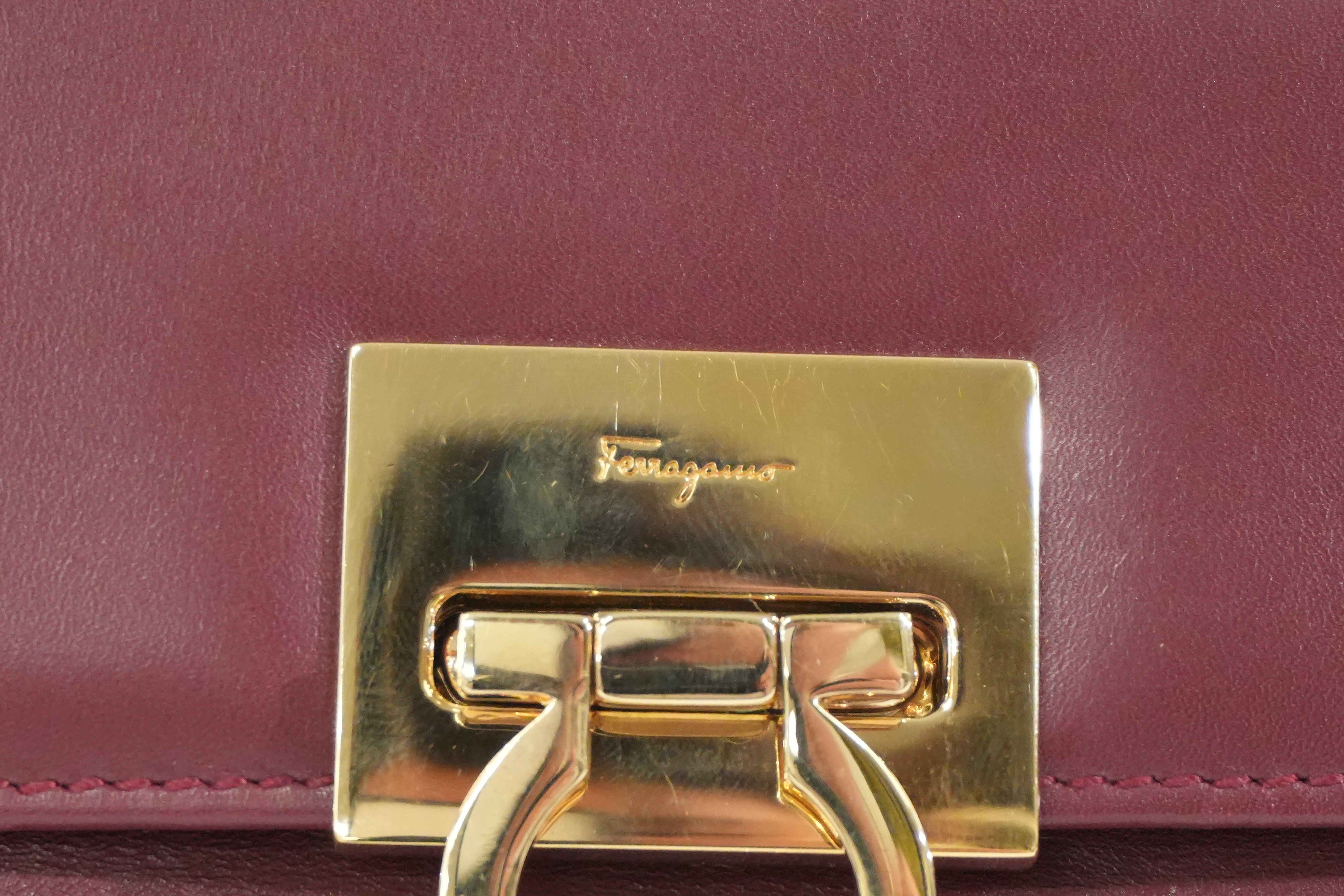 Pre-owned Salvatore Ferragamo Wallet on Chain Burgundy