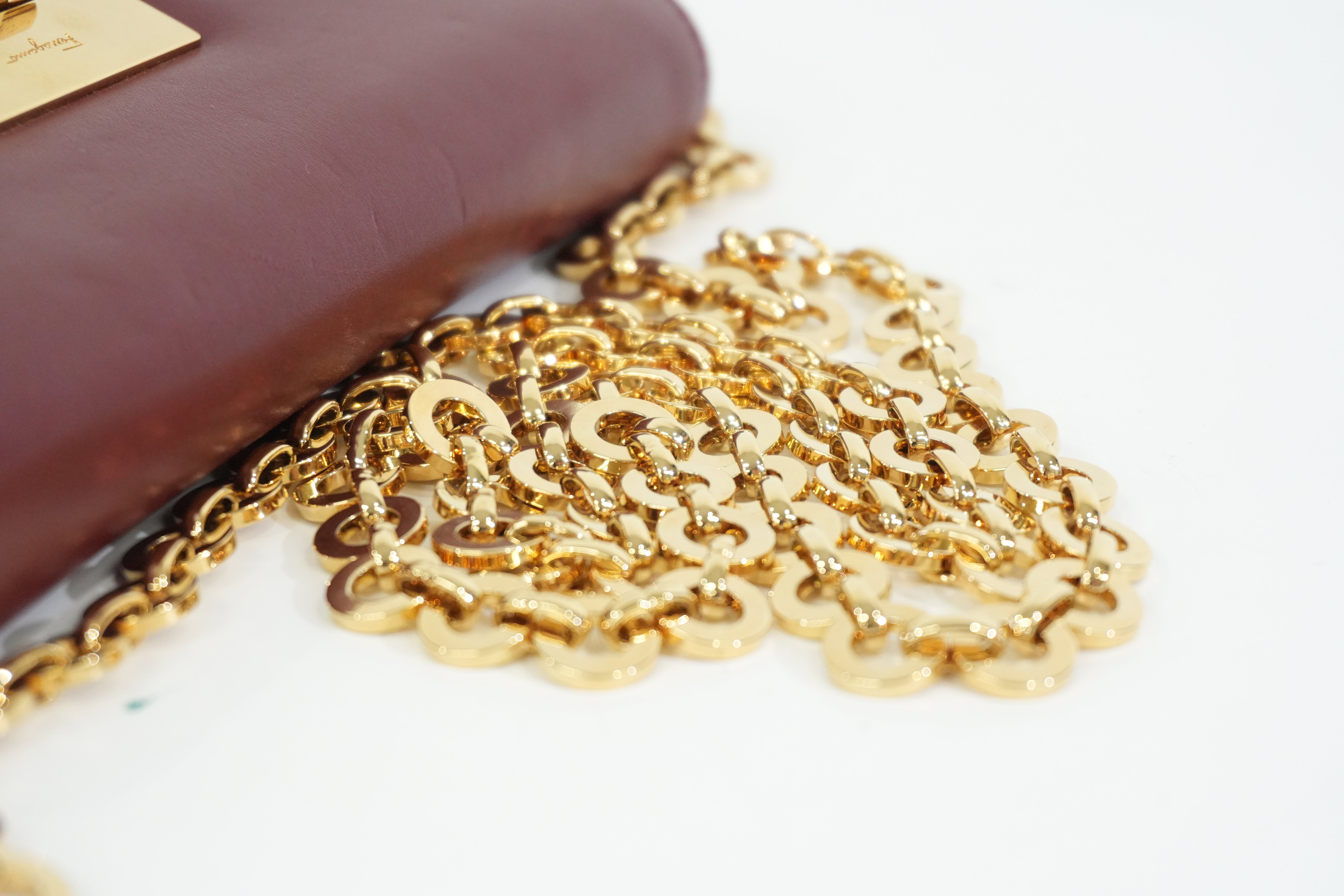 Pre-owned Salvatore Ferragamo Wallet on Chain Burgundy