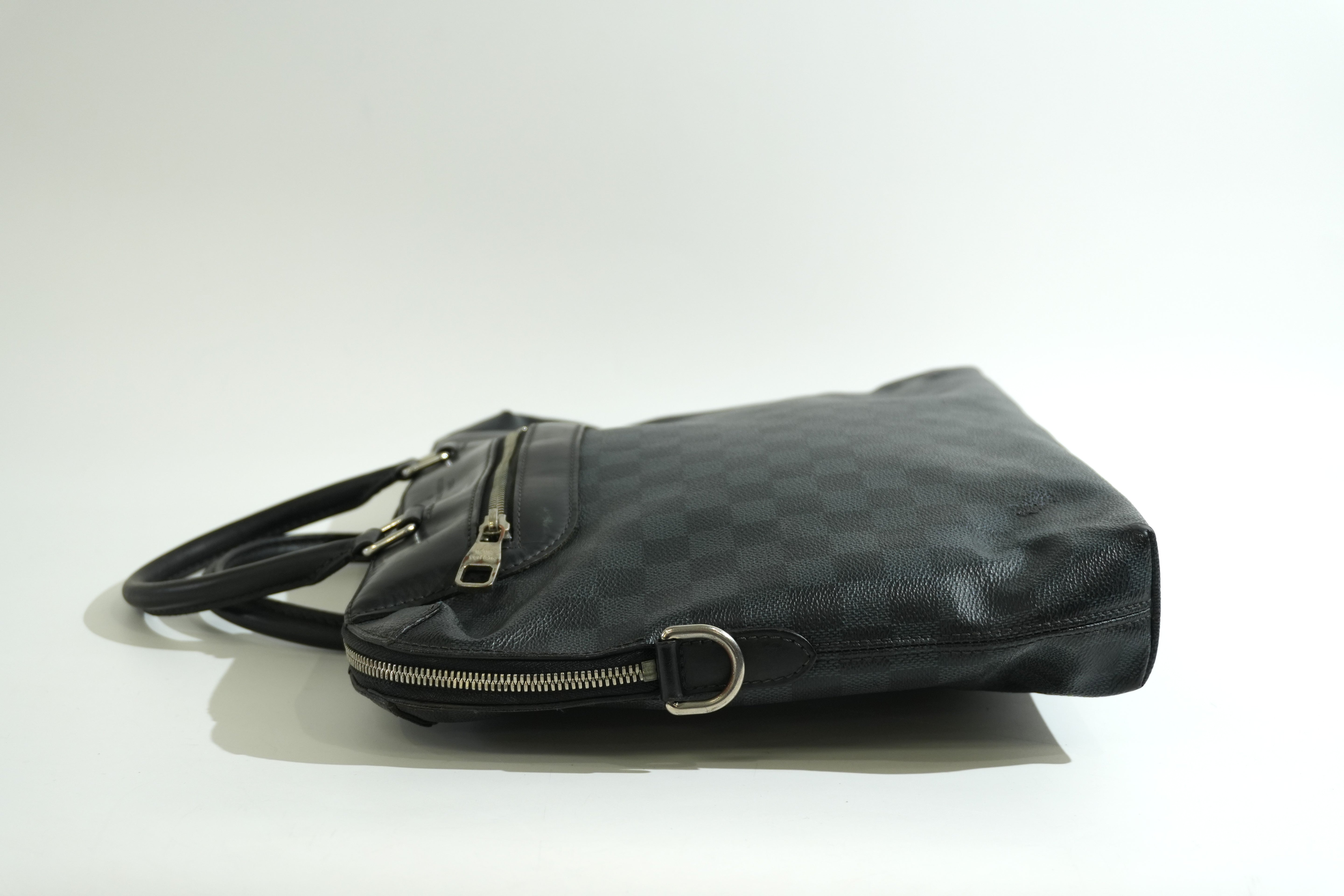 Pre-owned Louis Vuitton Damier Graphite Messenger Handbag