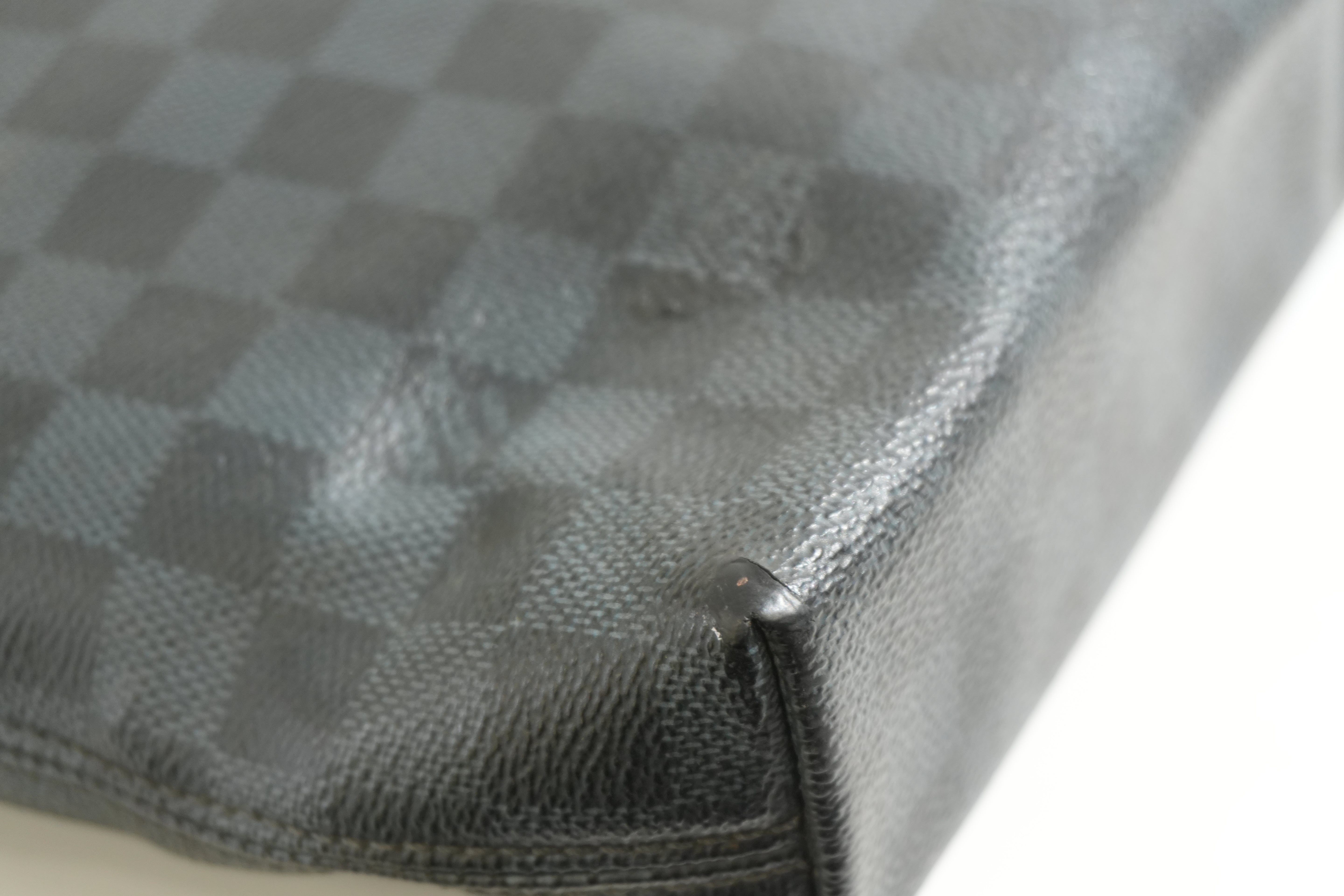 Pre-owned Louis Vuitton Damier Graphite Messenger Handbag