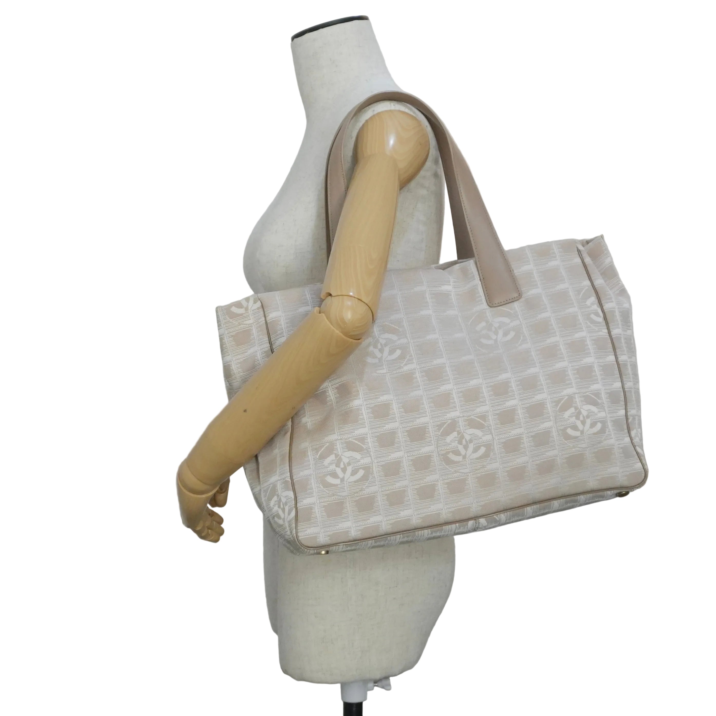 Pre-owned Chanel New Travel Line Tote Bag Beige