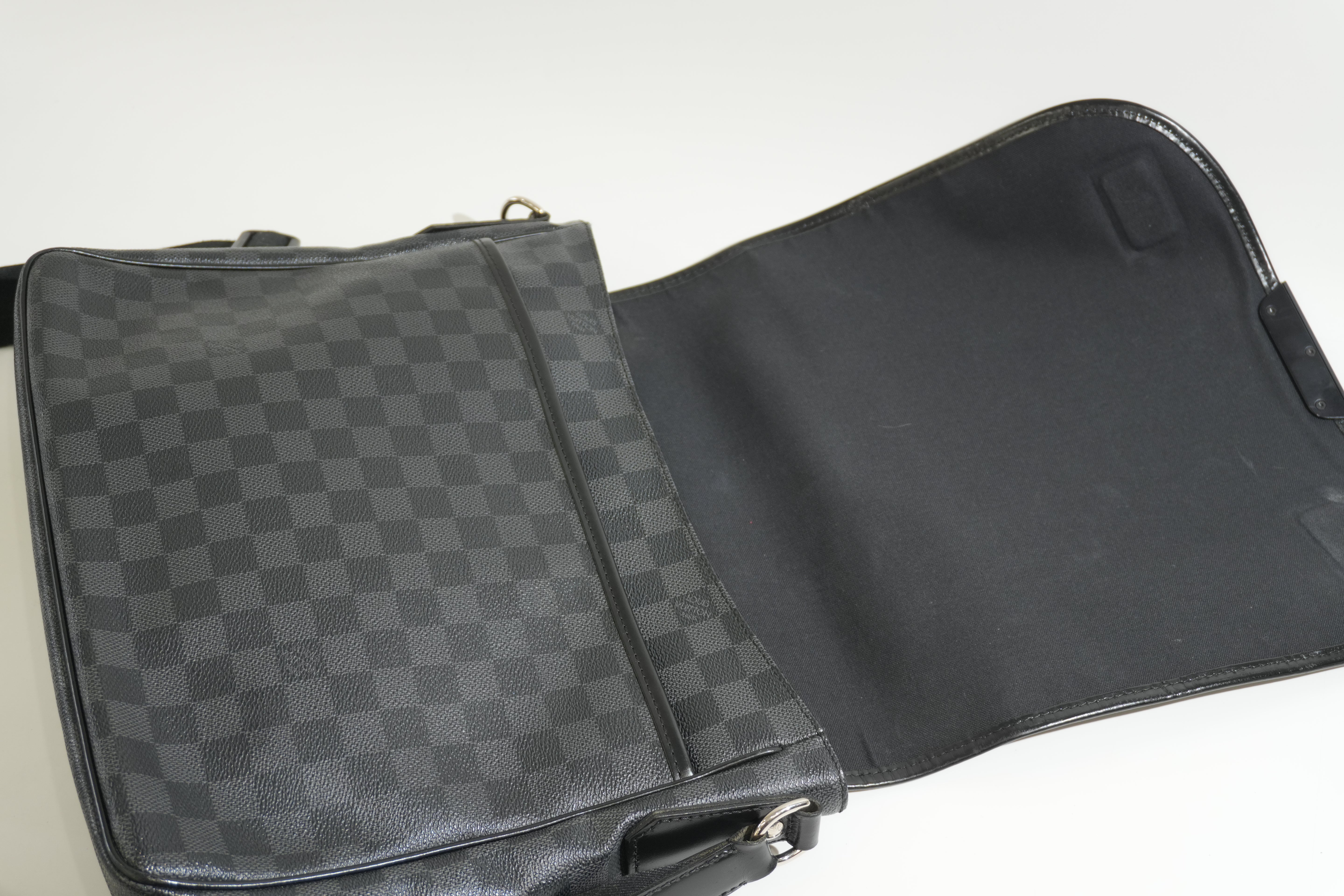 Pre-owned Louis Vuitton Damier Graphite Messenger Crossbody Bag