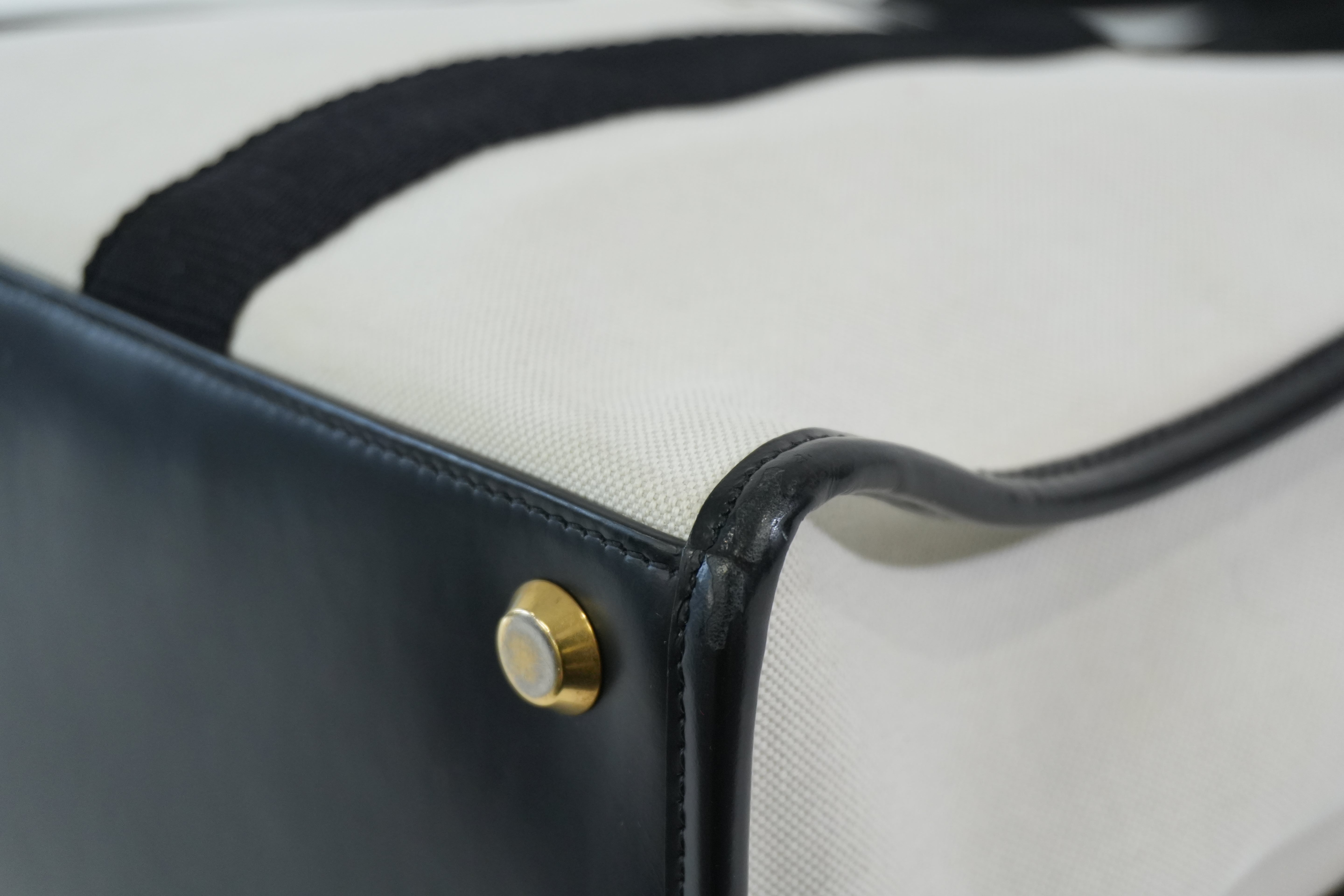 Pre-owned Balenciaga Neo Navy Handbag Black and White