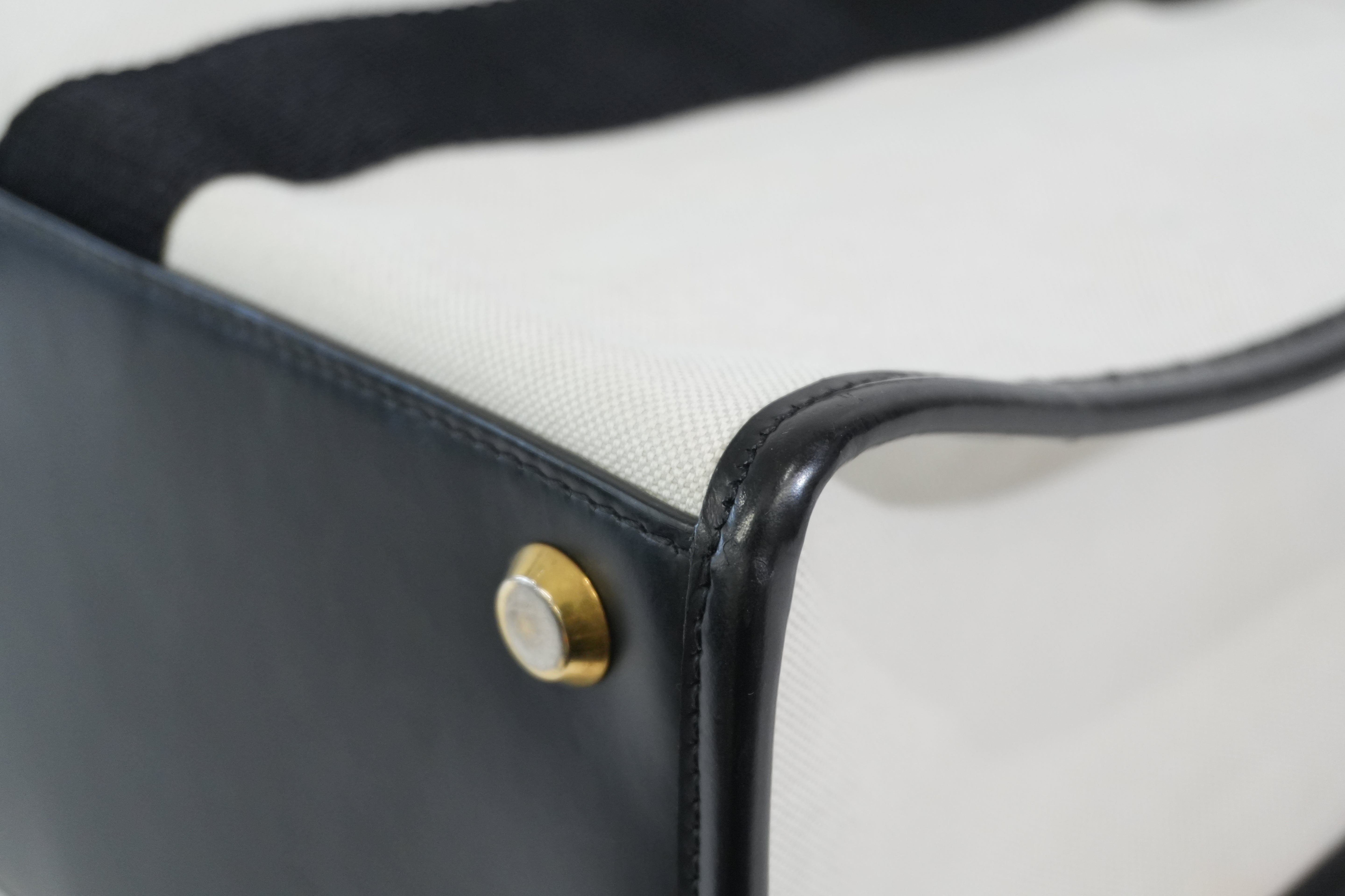 Pre-owned Balenciaga Neo Navy Handbag Black and White