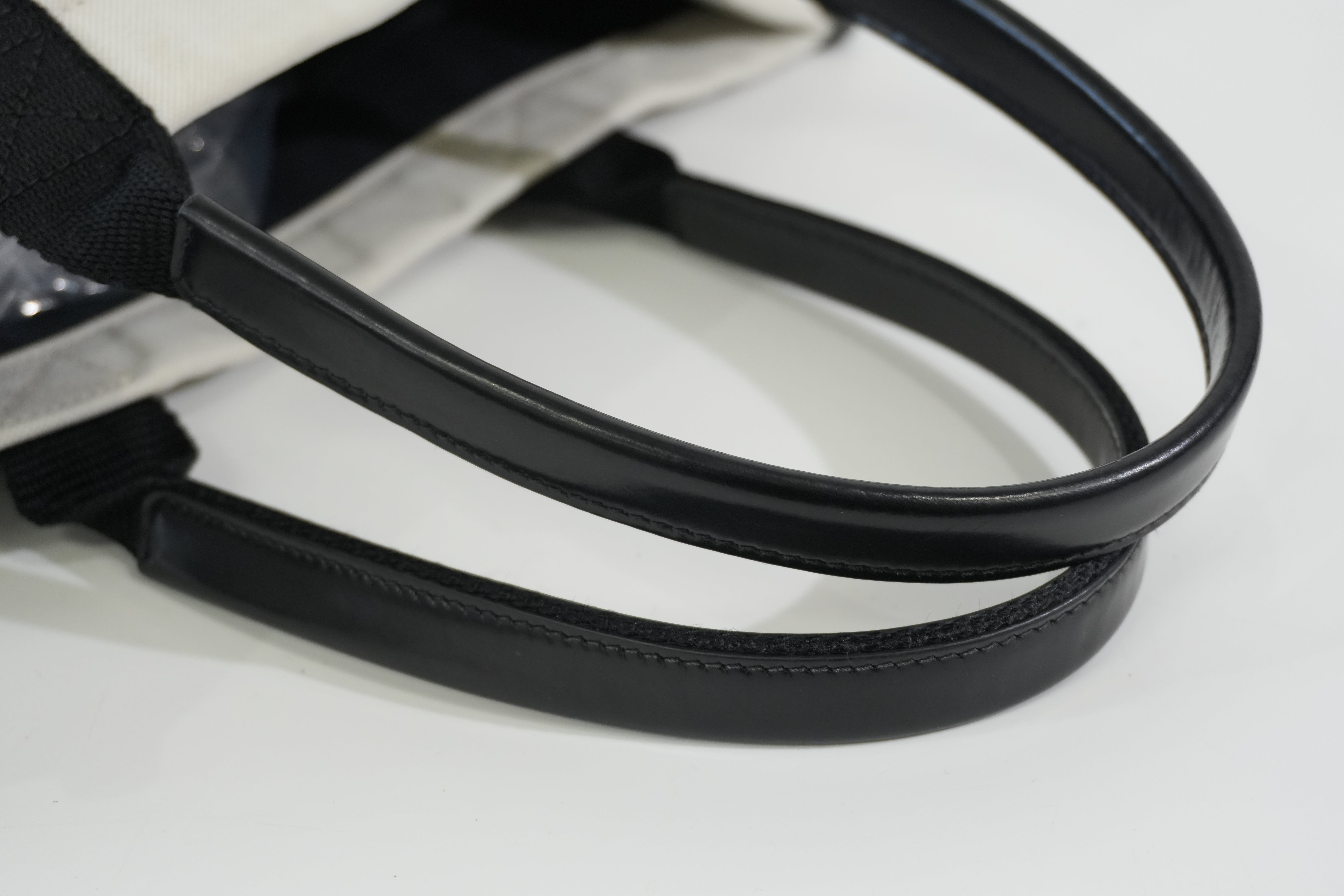 Pre-owned Balenciaga Neo Navy Handbag Black and White