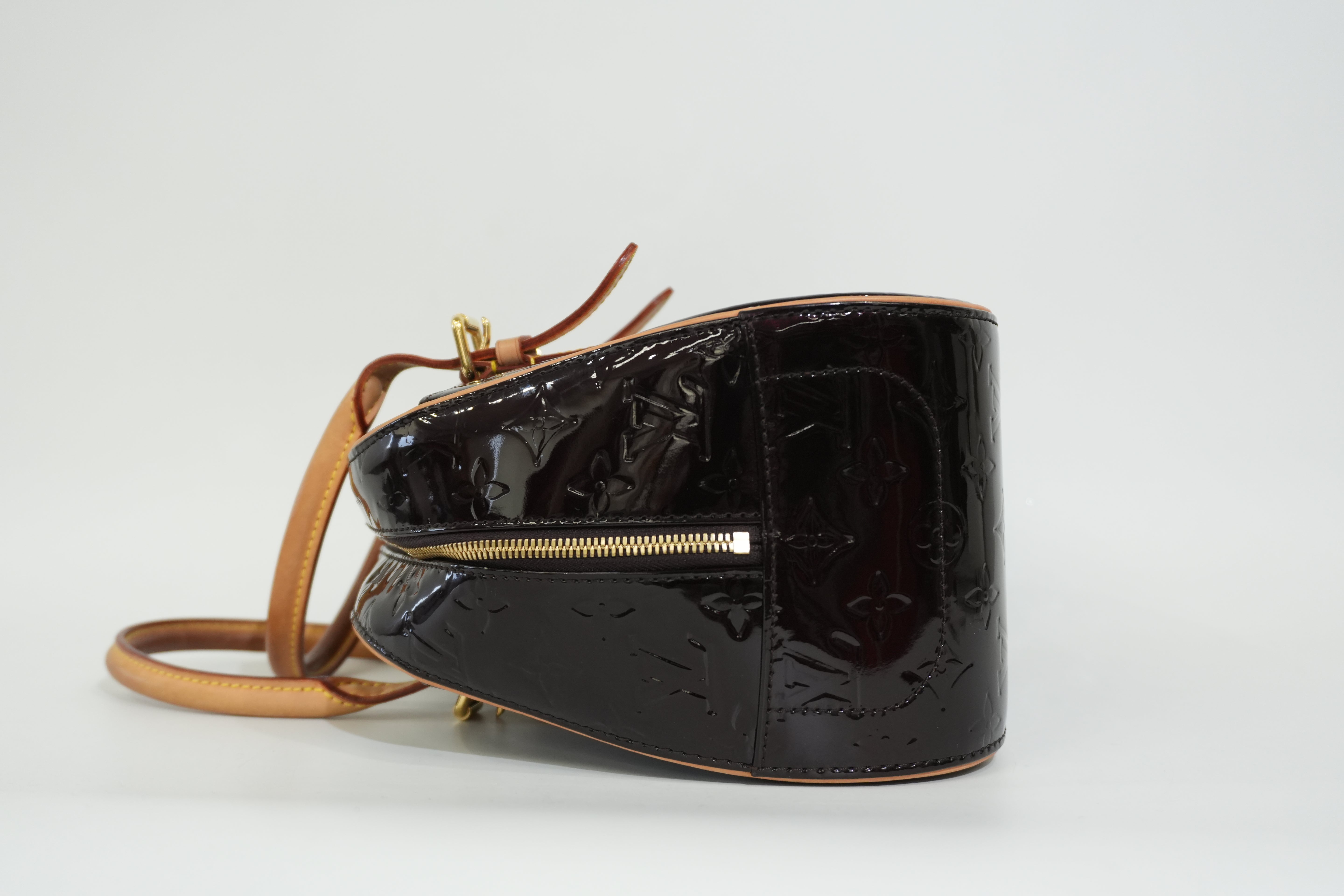 Pre-owned Louis Vuitton Vernis Summit Drive Handbag Amarante