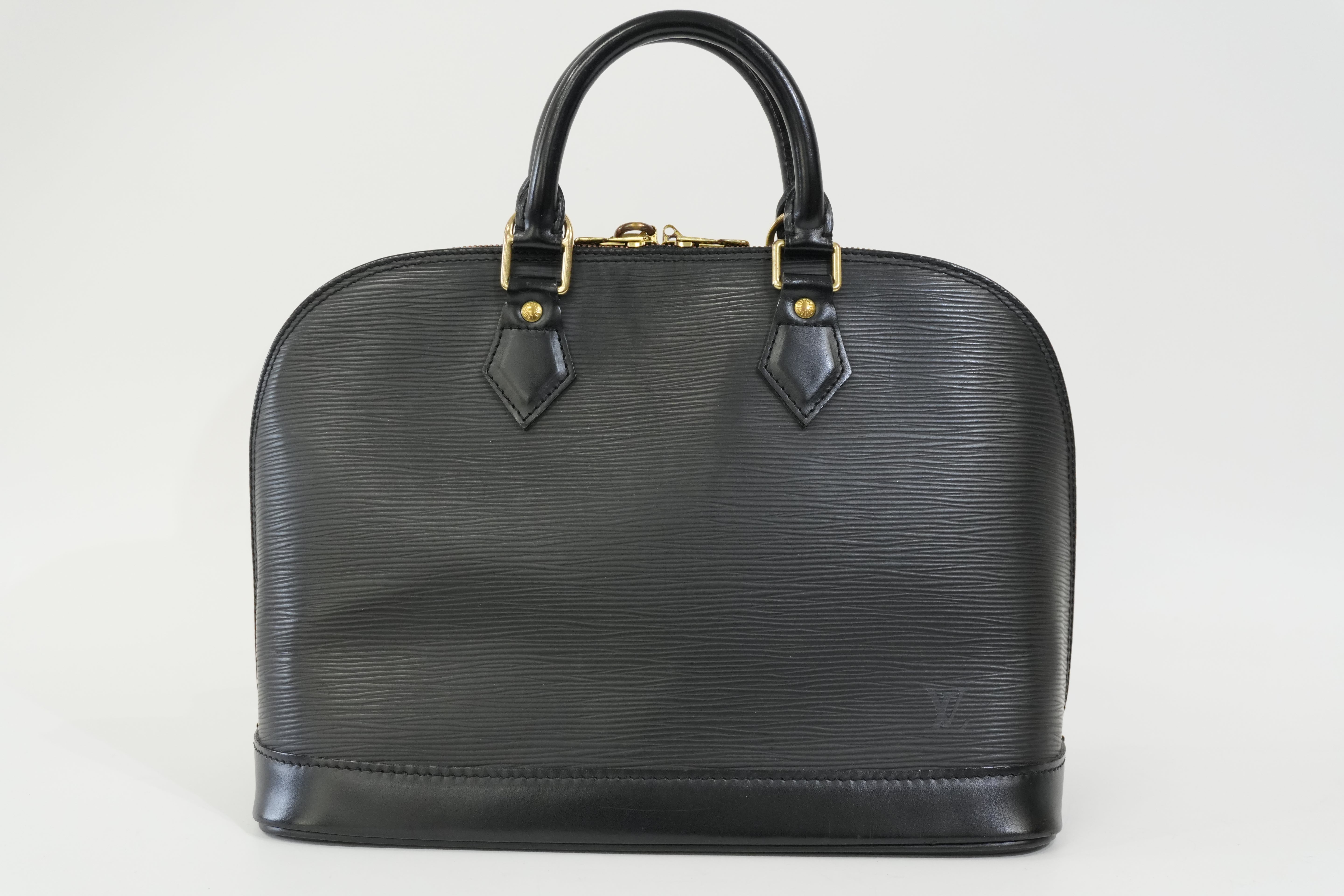 Pre-Owned Louis Vuitton Epi Alma PM Handbag Black