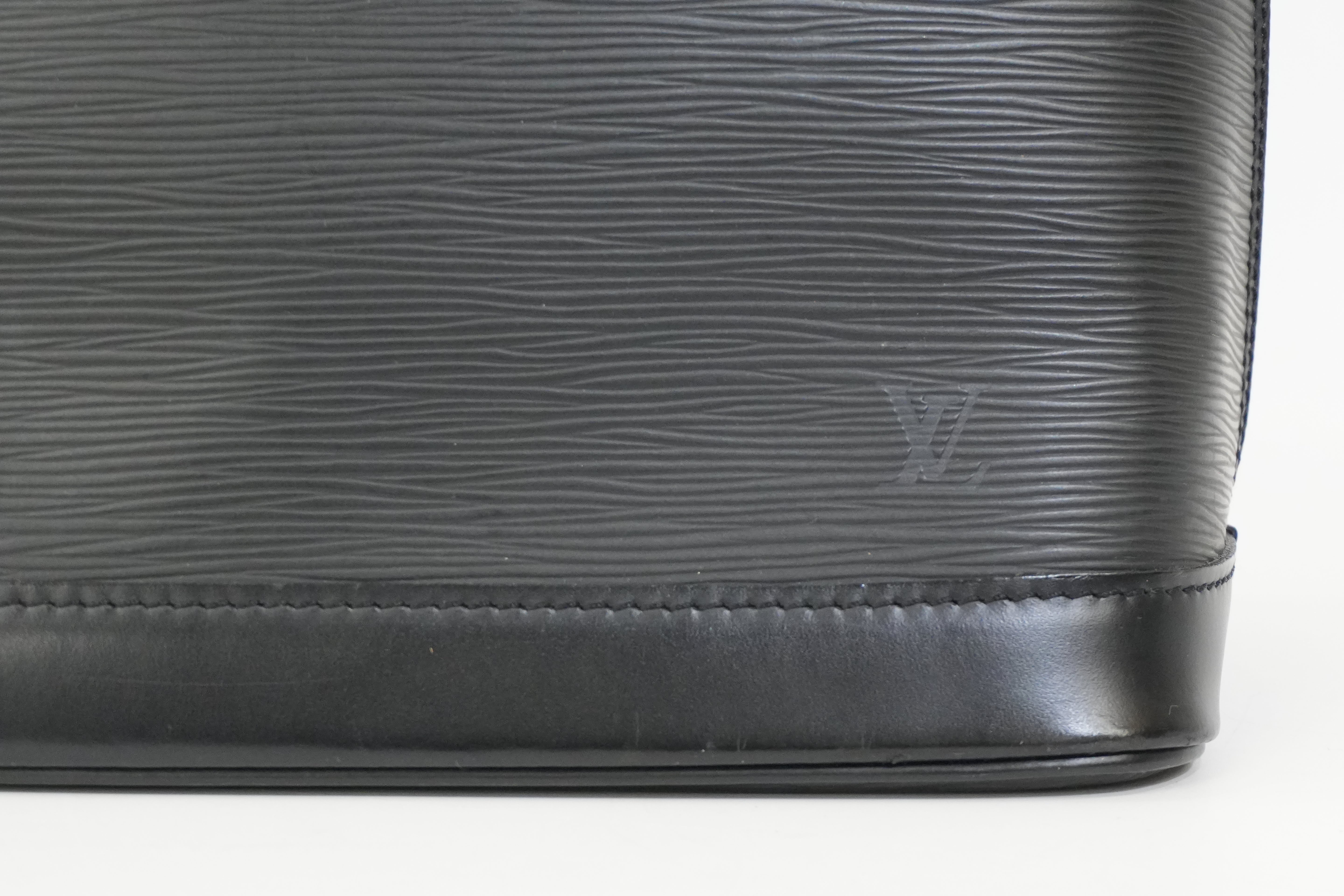 Pre-Owned Louis Vuitton Epi Alma PM Handbag Black