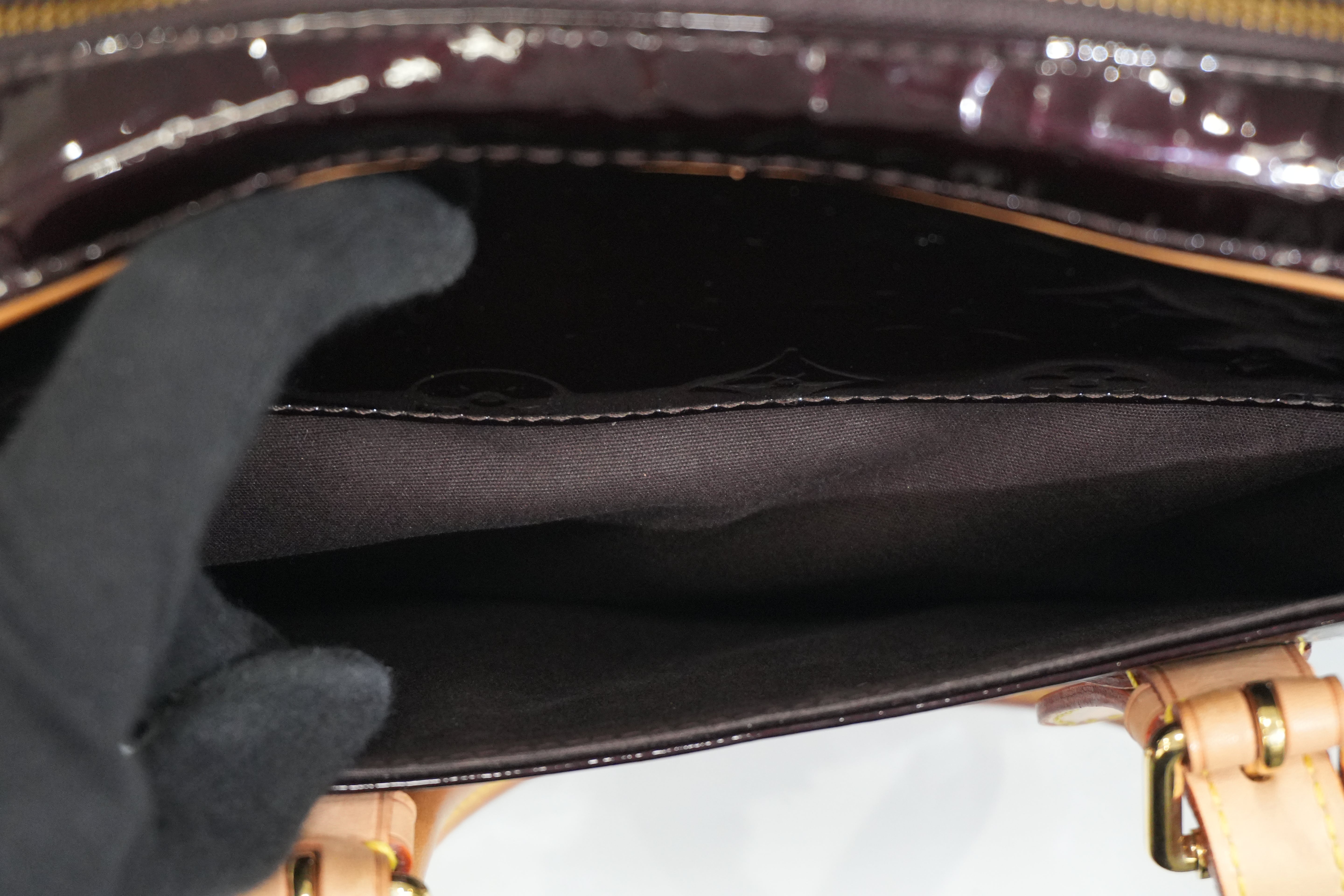 Pre-owned Louis Vuitton Vernis Summit Drive Handbag Amarante