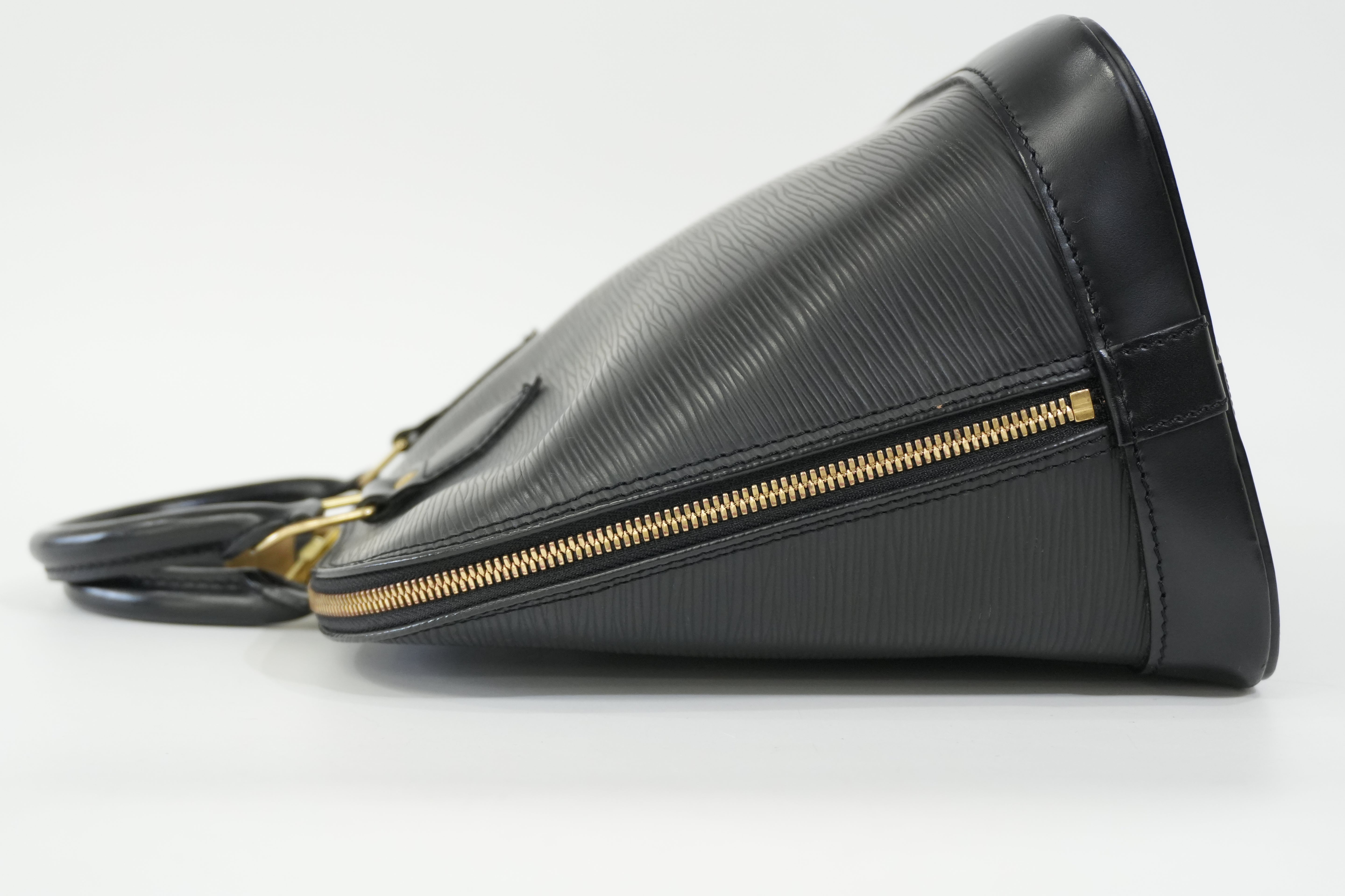 Pre-Owned Louis Vuitton Epi Alma PM Handbag Black