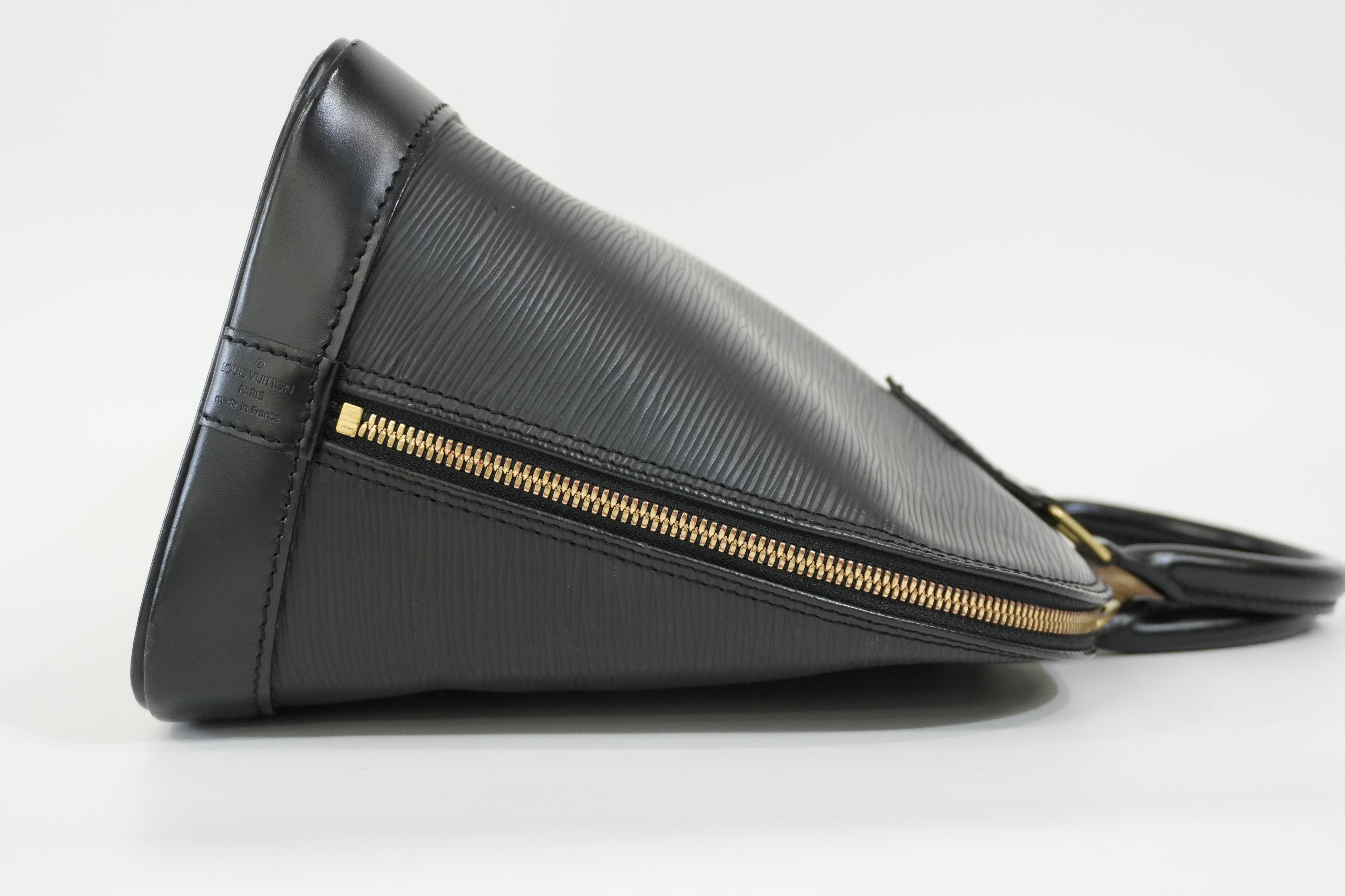 Pre-Owned Louis Vuitton Epi Alma PM Handbag Black